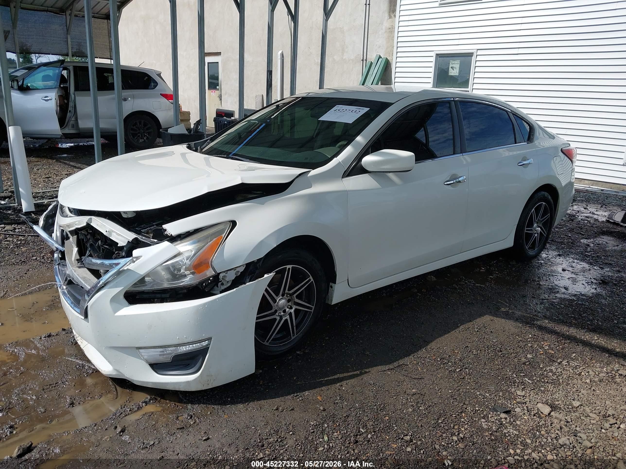 2014 Nissan Altima 2.5 S White vin: 1N4AL3AP7EC116185
