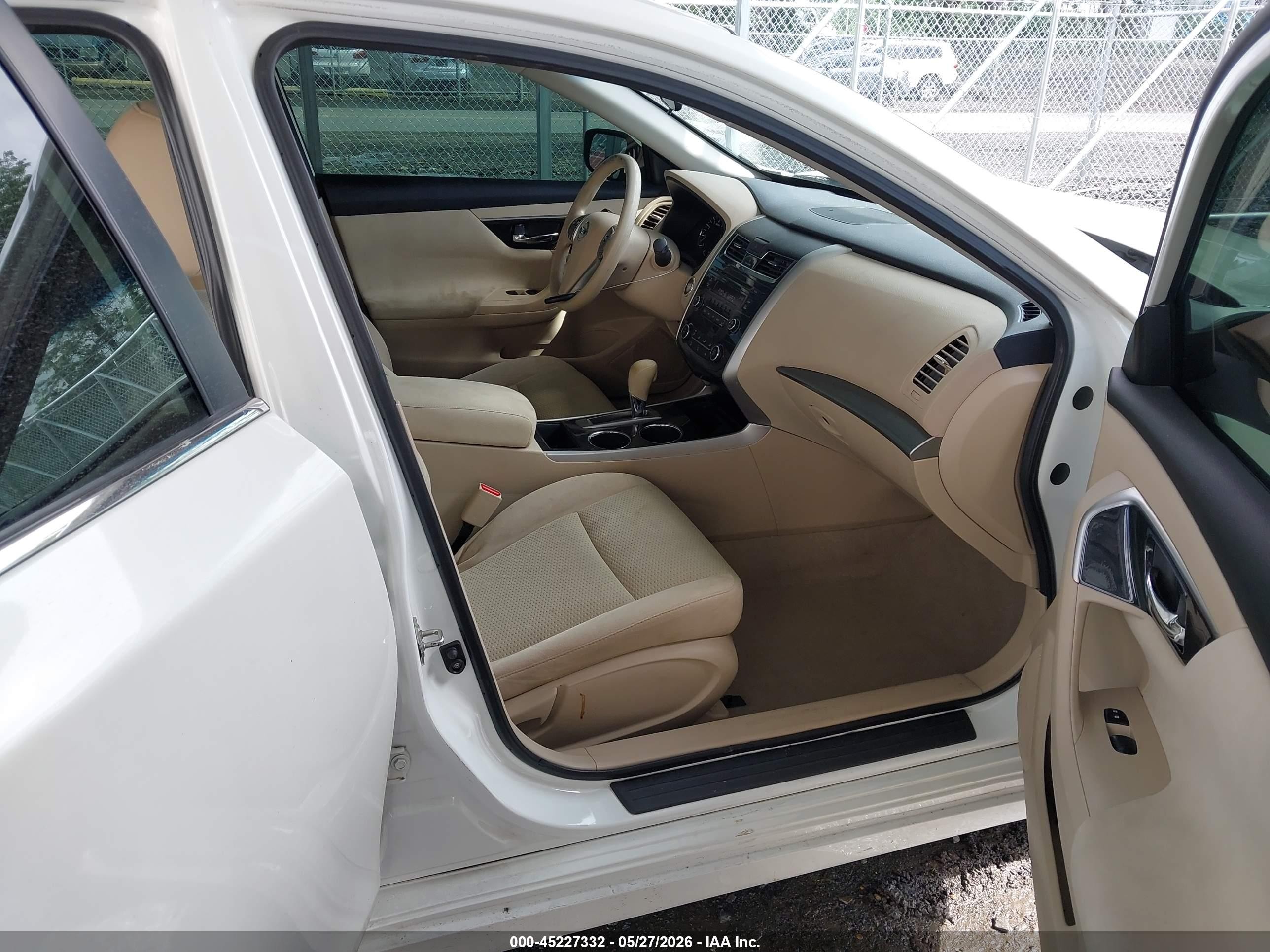 2014 Nissan Altima 2.5 S White vin: 1N4AL3AP7EC116185