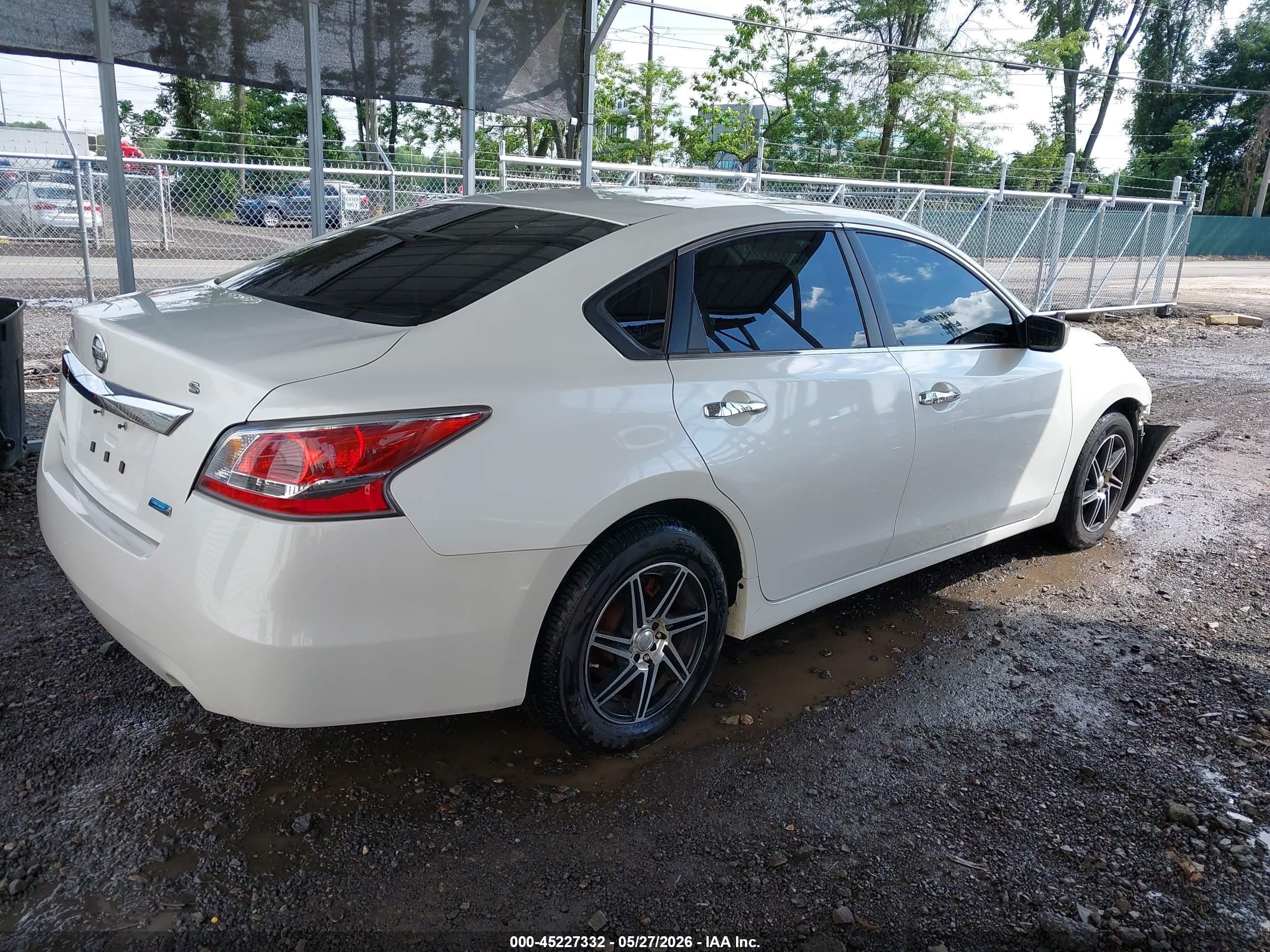 2014 Nissan Altima 2.5 S White vin: 1N4AL3AP7EC116185