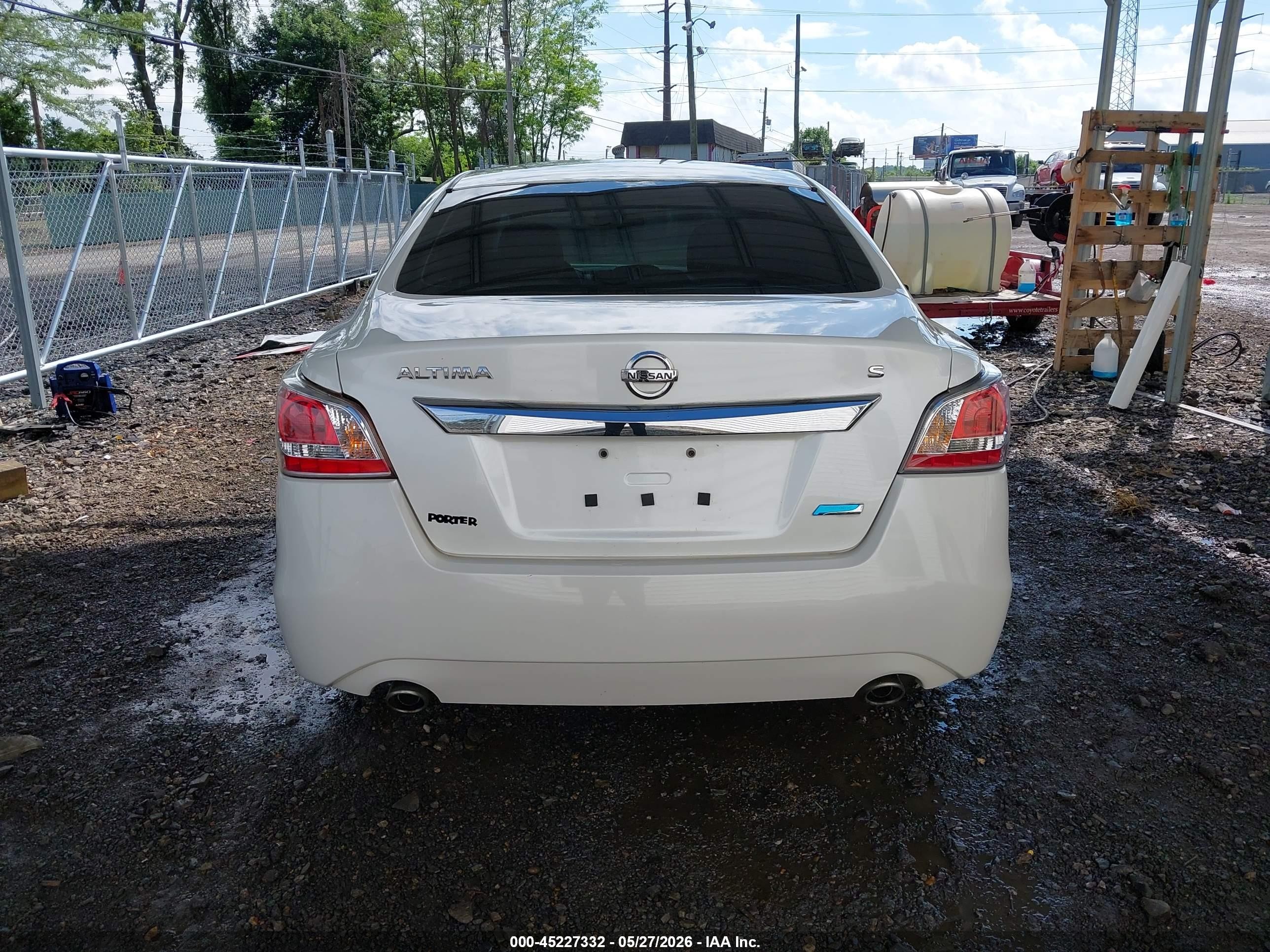 2014 Nissan Altima 2.5 S White vin: 1N4AL3AP7EC116185