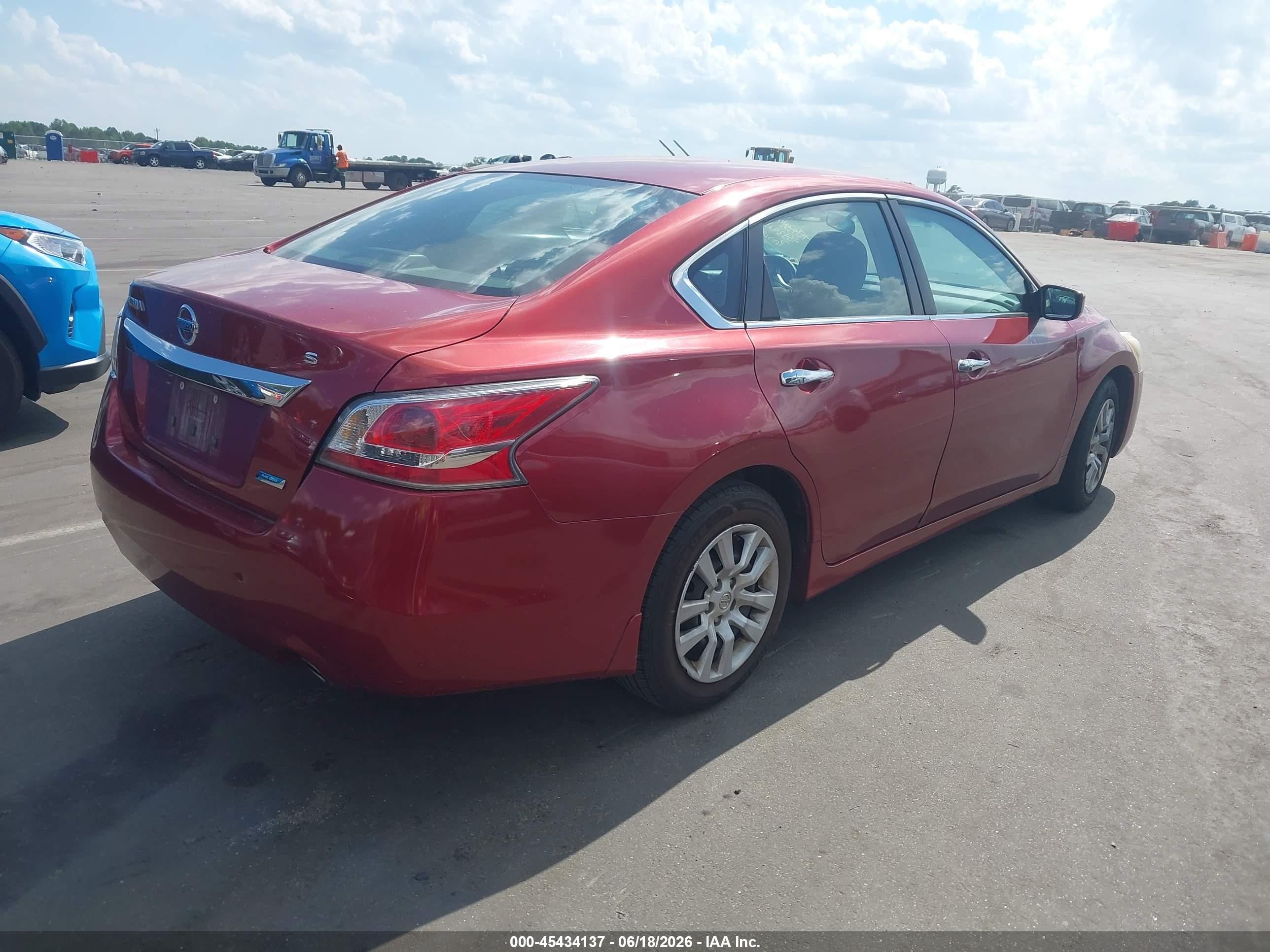 2014 Nissan Altima 2.5 S Red vin: 1N4AL3AP7EC116820