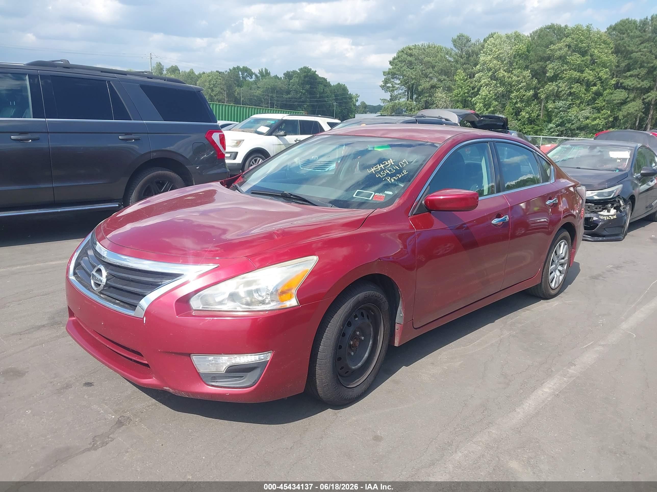 2014 Nissan Altima 2.5 S Red vin: 1N4AL3AP7EC116820