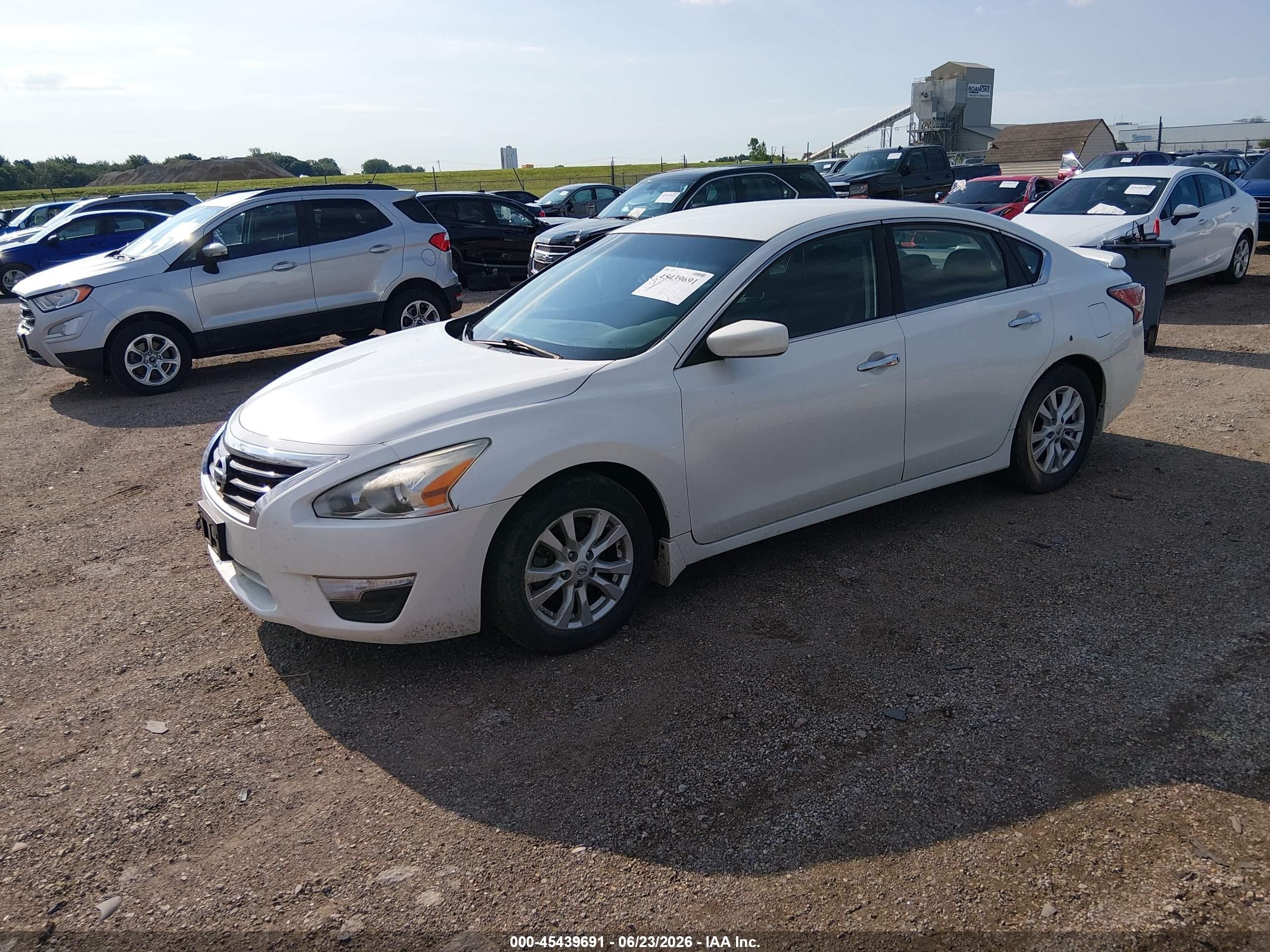 2014 Nissan Altima 2.5 S White vin: 1N4AL3AP7EC141877