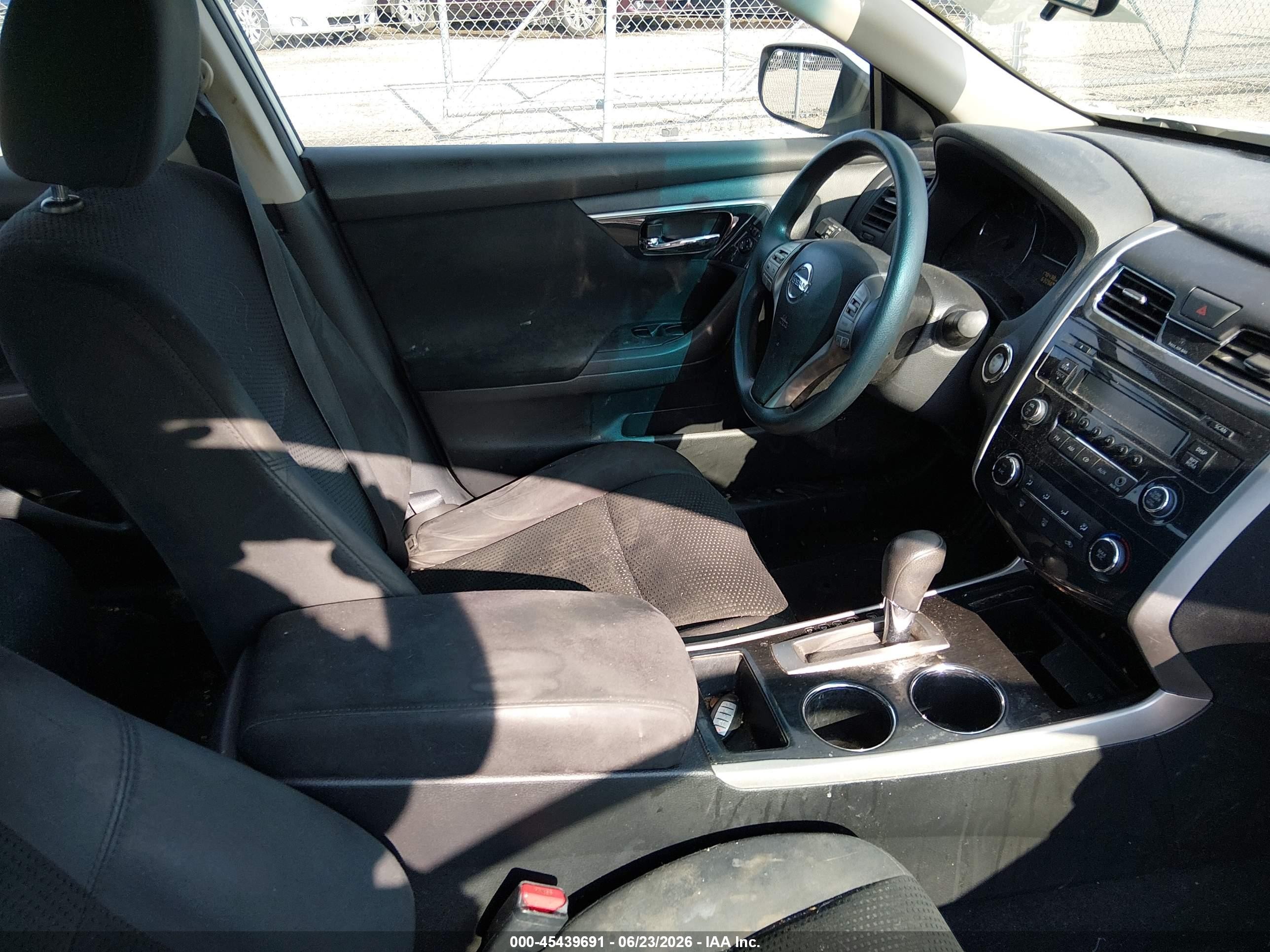 2014 Nissan Altima 2.5 S White vin: 1N4AL3AP7EC141877