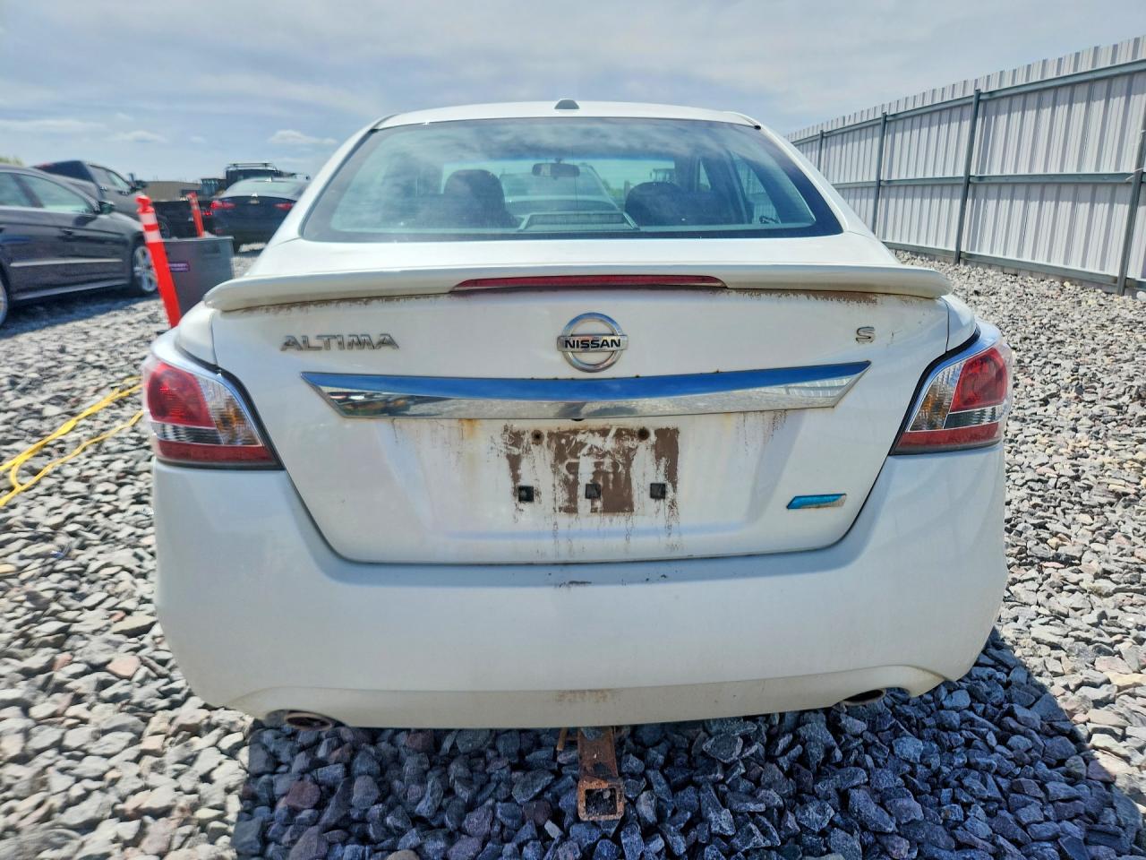 2014 Nissan Altima 2.5 S White vin: 1N4AL3AP7EC157822