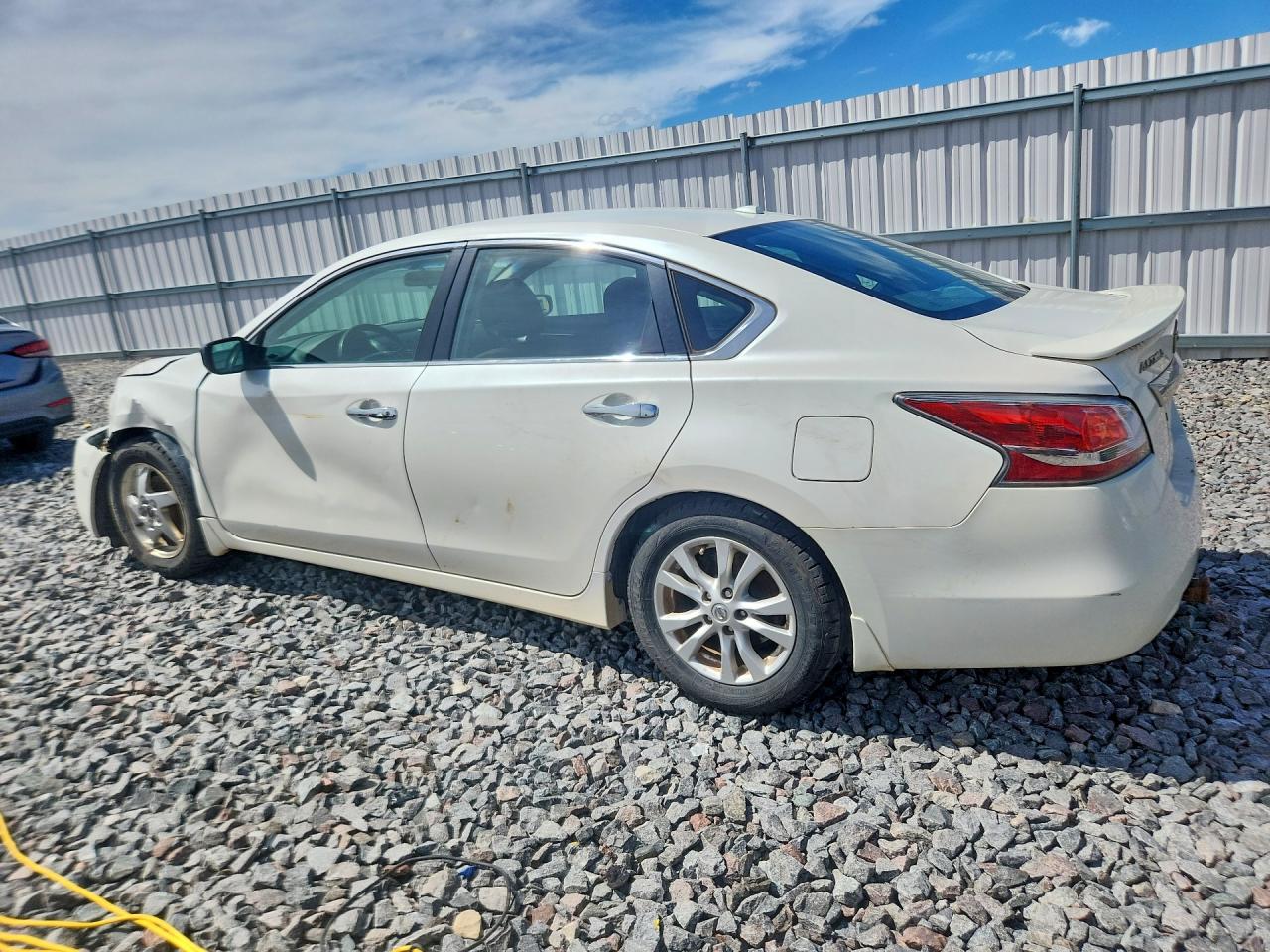 2014 Nissan Altima 2.5 S White vin: 1N4AL3AP7EC157822