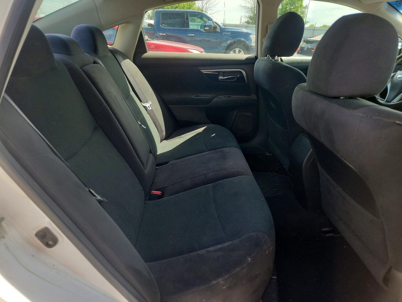 2014 Nissan Altima 2.5 S White vin: 1N4AL3AP7EC157822
