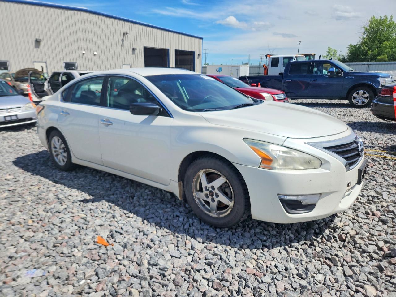 2014 Nissan Altima 2.5 S White vin: 1N4AL3AP7EC157822