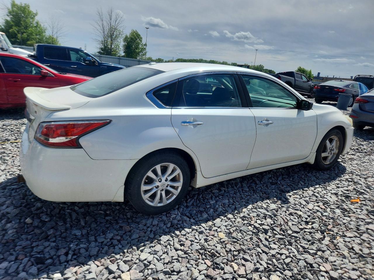 2014 Nissan Altima 2.5 S White vin: 1N4AL3AP7EC157822