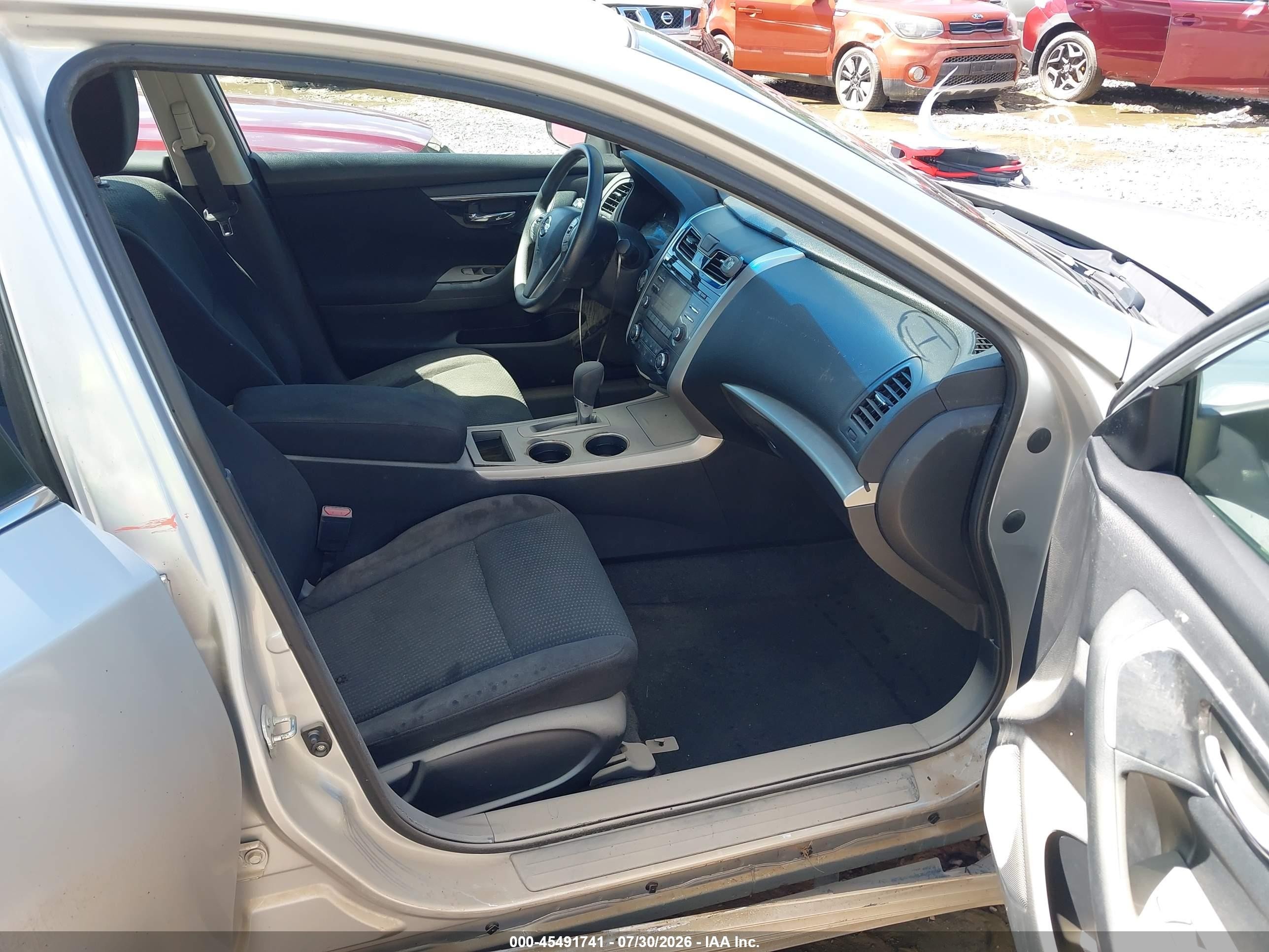 2014 Nissan Altima 2.5 S Silver vin: 1N4AL3AP7EC196443