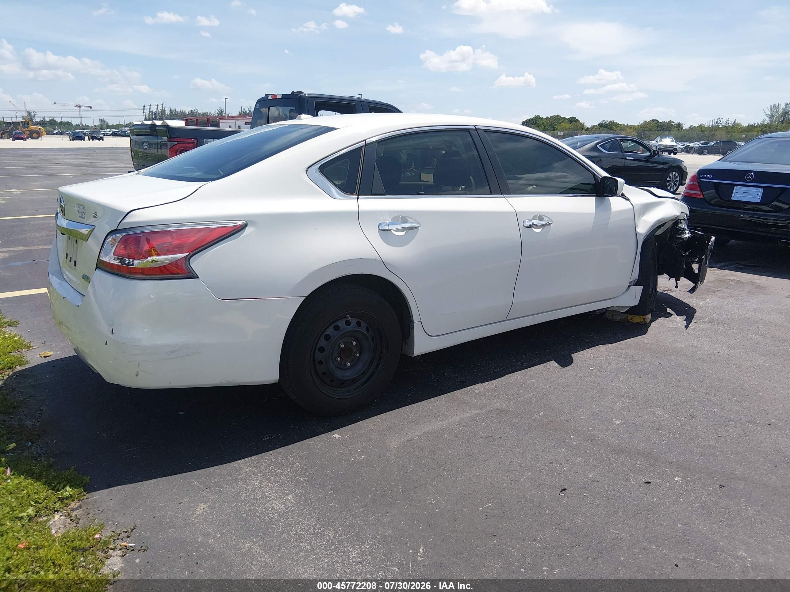 2014 Nissan Altima 2.5 S White vin: 1N4AL3AP7EC268404