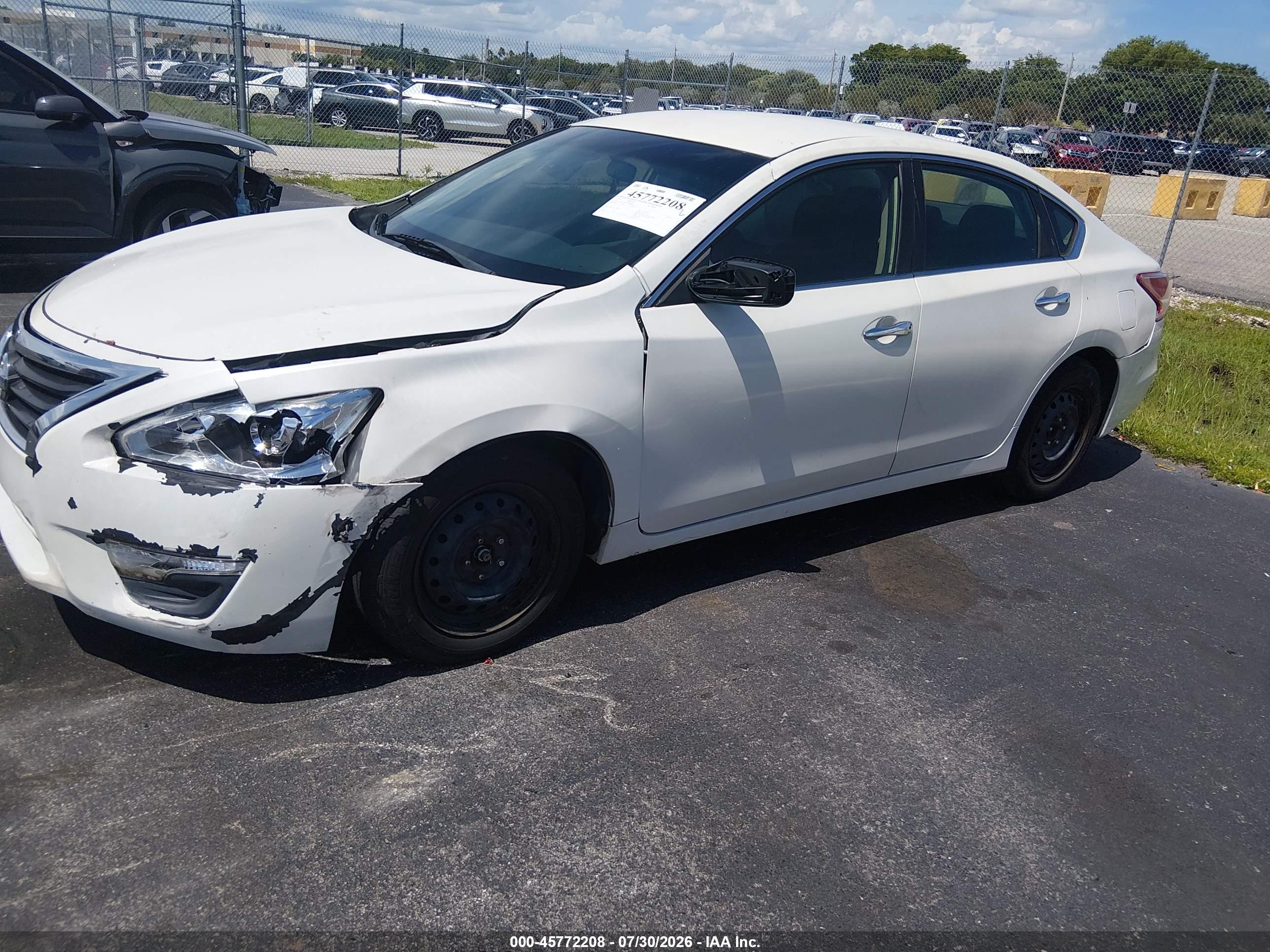 2014 Nissan Altima 2.5 S White vin: 1N4AL3AP7EC268404