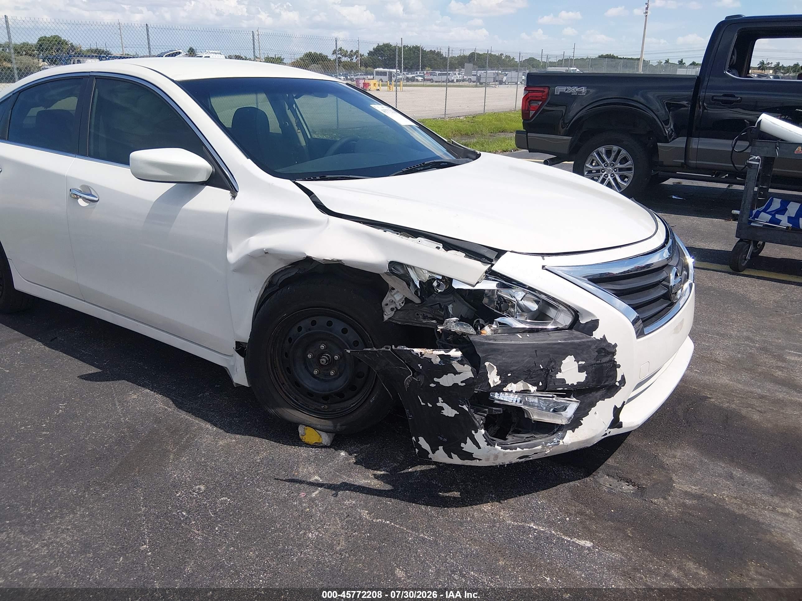 2014 Nissan Altima 2.5 S White vin: 1N4AL3AP7EC268404