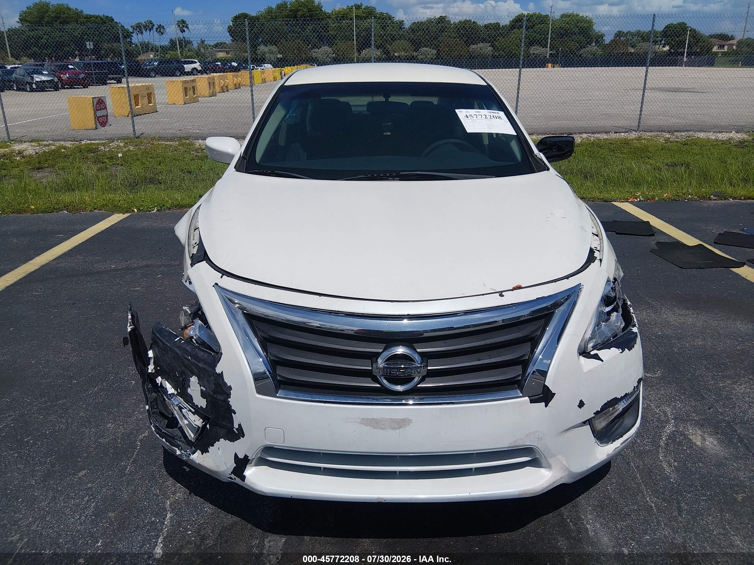 2014 Nissan Altima 2.5 S White vin: 1N4AL3AP7EC268404