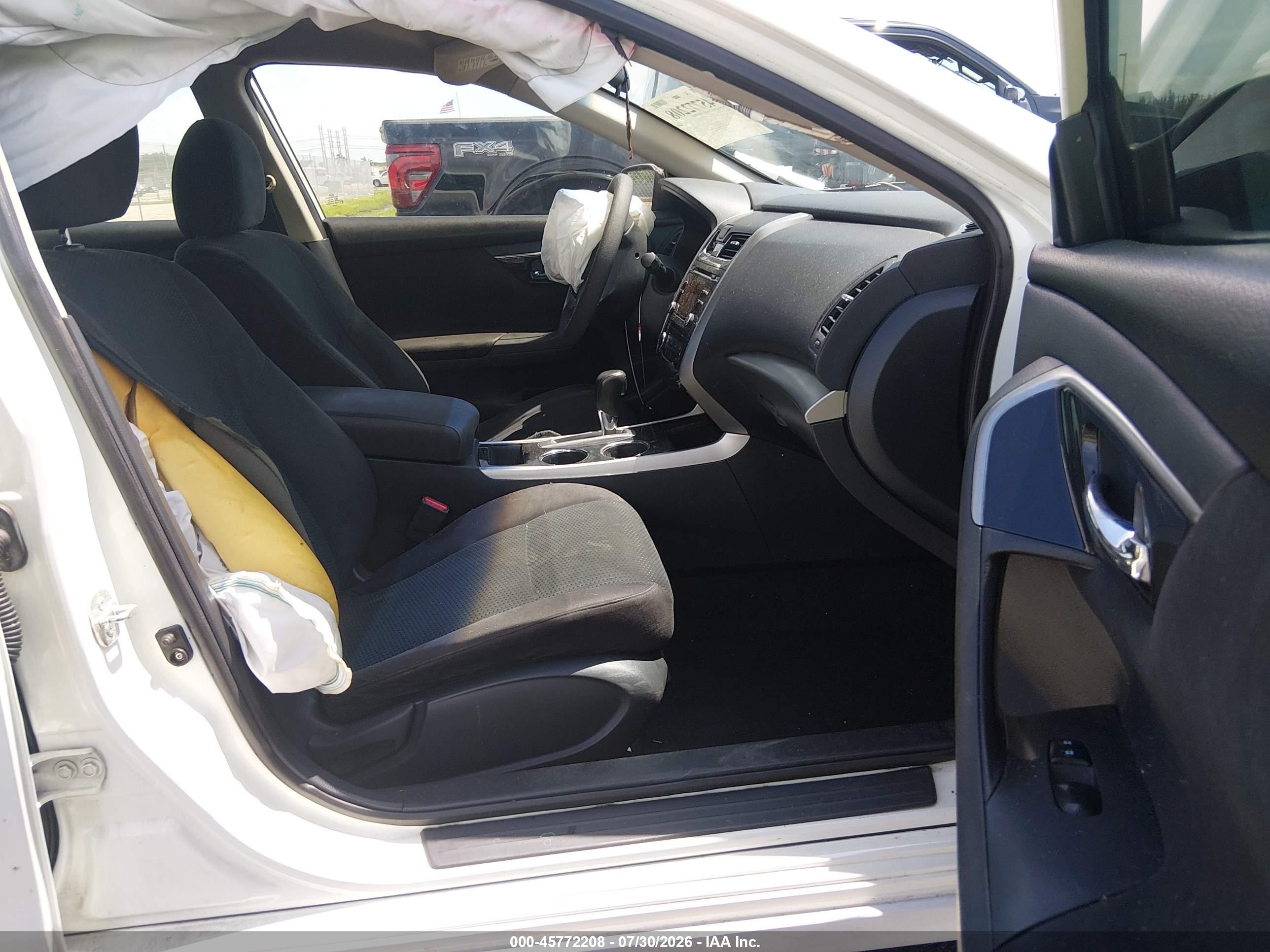 2014 Nissan Altima 2.5 S White vin: 1N4AL3AP7EC268404