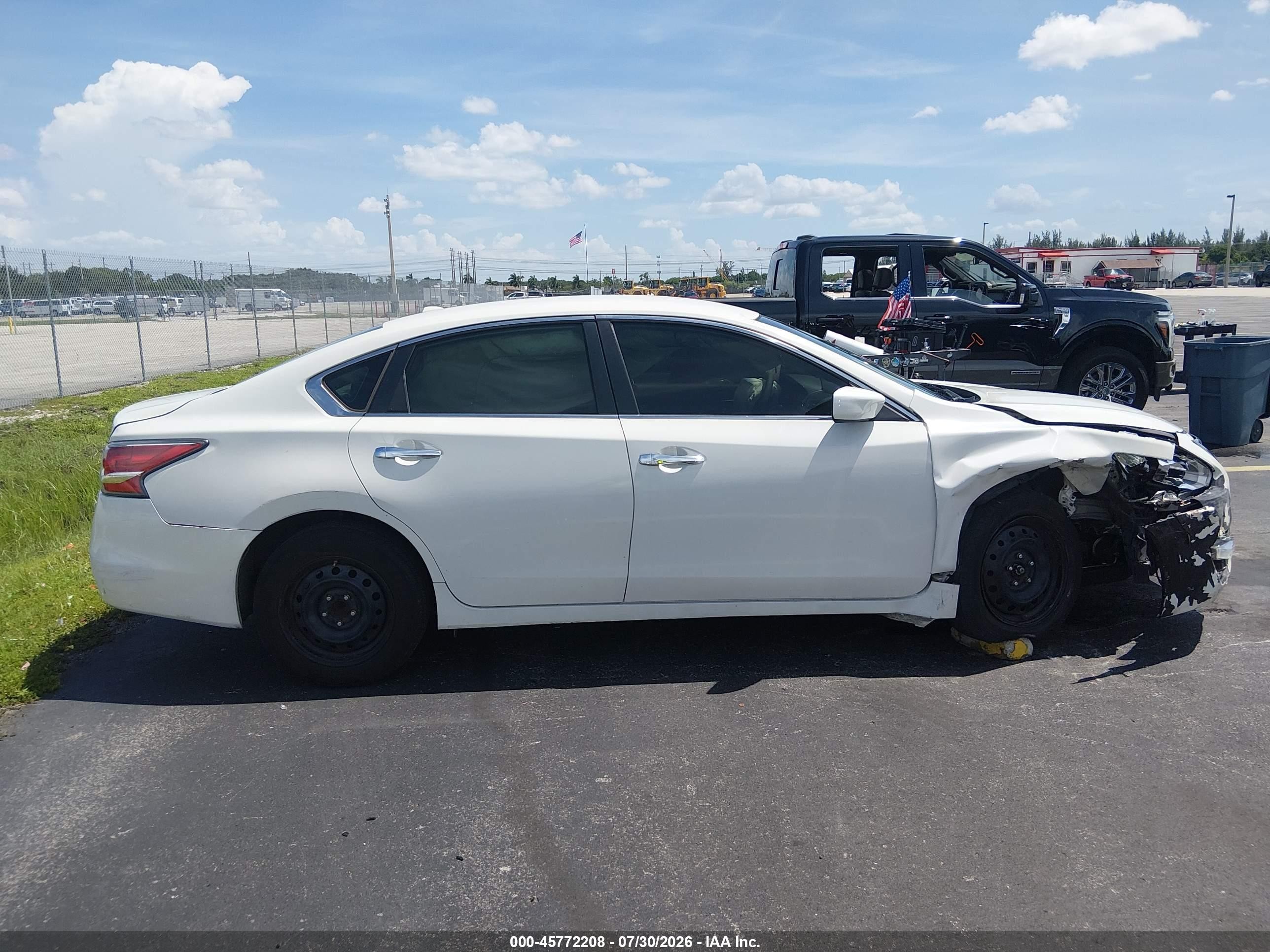 2014 Nissan Altima 2.5 S White vin: 1N4AL3AP7EC268404