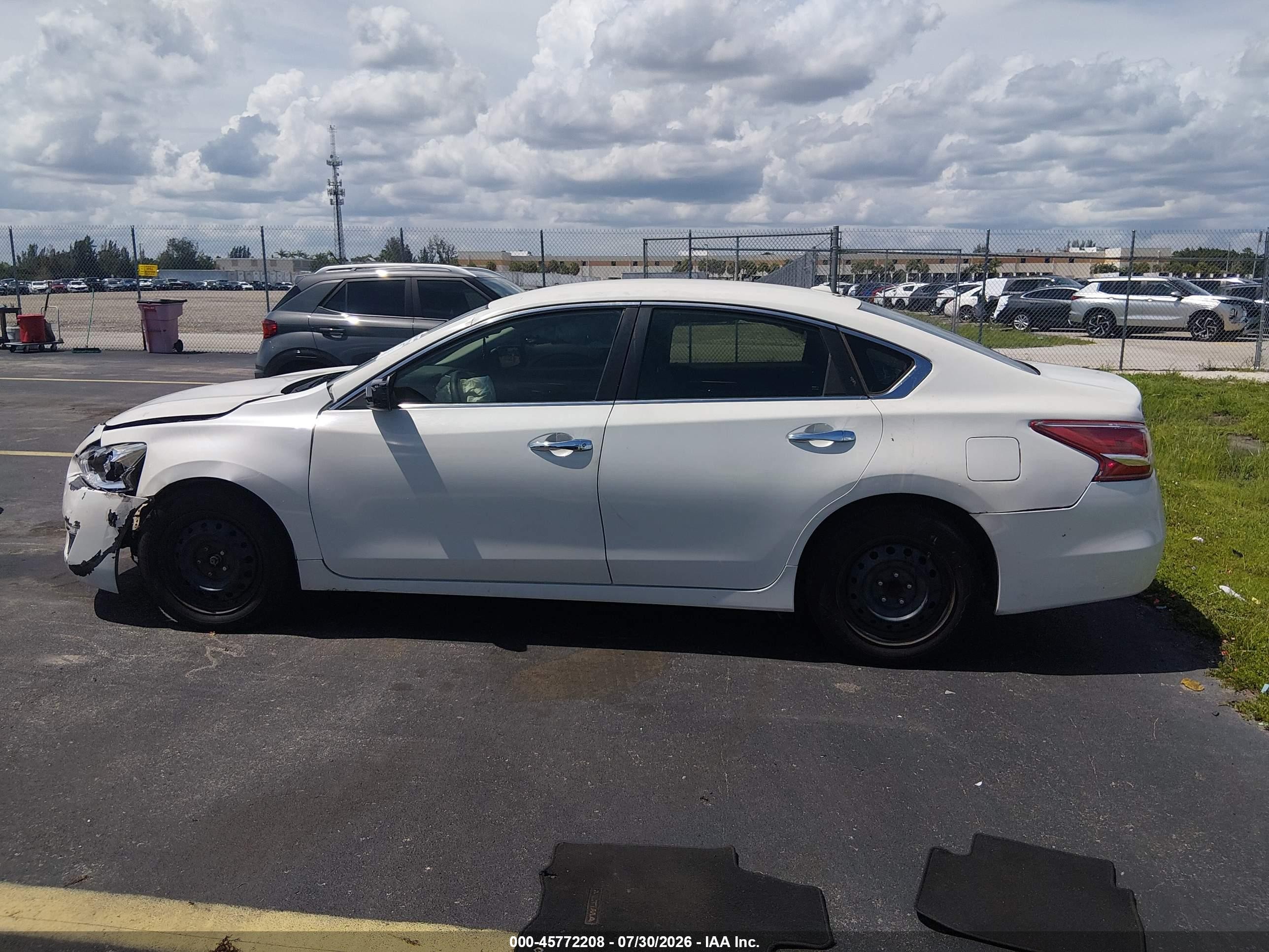 2014 Nissan Altima 2.5 S White vin: 1N4AL3AP7EC268404