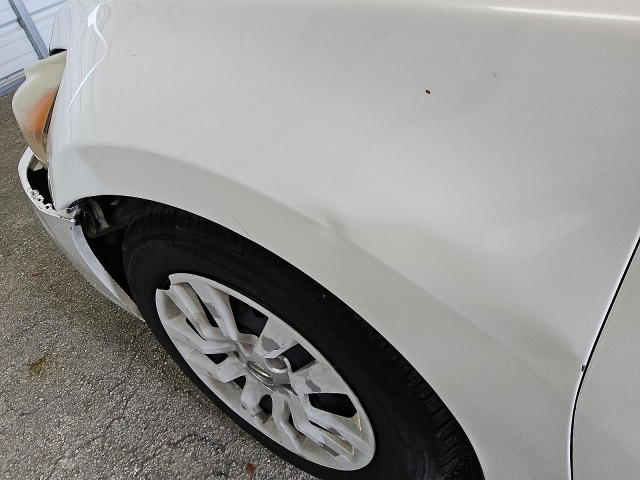 2014 Nissan Altima 2.5 S White vin: 1N4AL3AP7EC277720 Damage: Left Front Fender, Dent(S) W/ Paint Dmg, 3 To 4 Inches