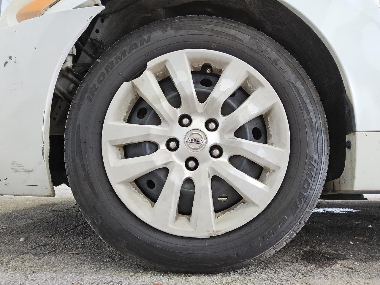 2014 Nissan Altima 2.5 S White vin: 1N4AL3AP7EC277720 Damage: Left Front Wheel Cover, Broken, Replacement Required