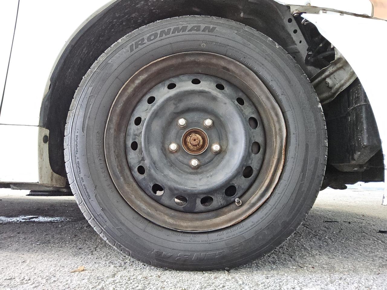 2014 Nissan Altima 2.5 S White vin: 1N4AL3AP7EC277720 Damage: Right Front Wheel Cover, Missing, Replacement Required