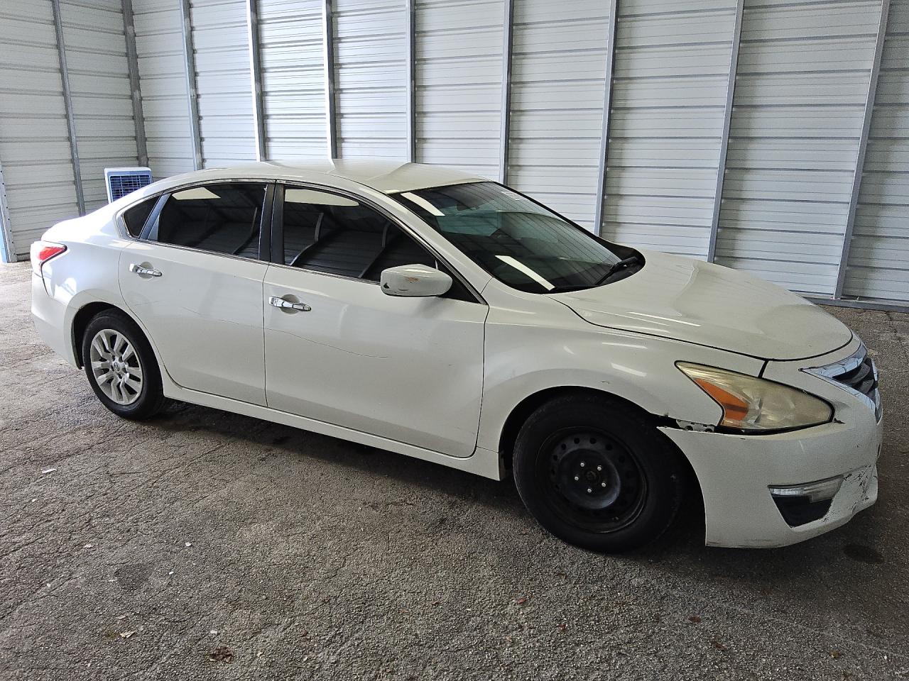 2014 Nissan Altima 2.5 S White vin: 1N4AL3AP7EC277720 Damage: Right Front Fender, Heavy Scratch, 1/2 To 1 Inch