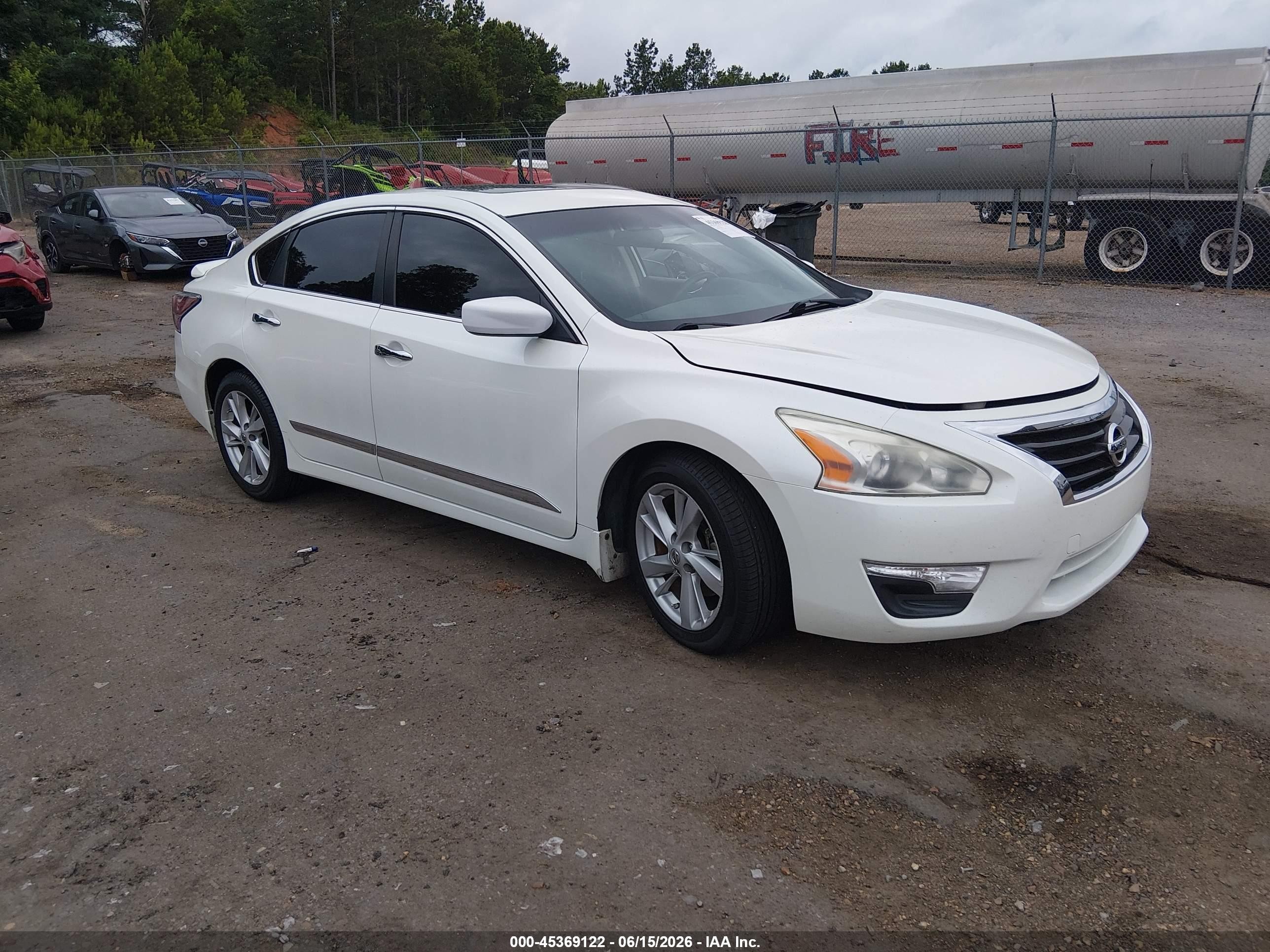 2014 Nissan Altima 2.5 Sv White vin: 1N4AL3AP7EC329783