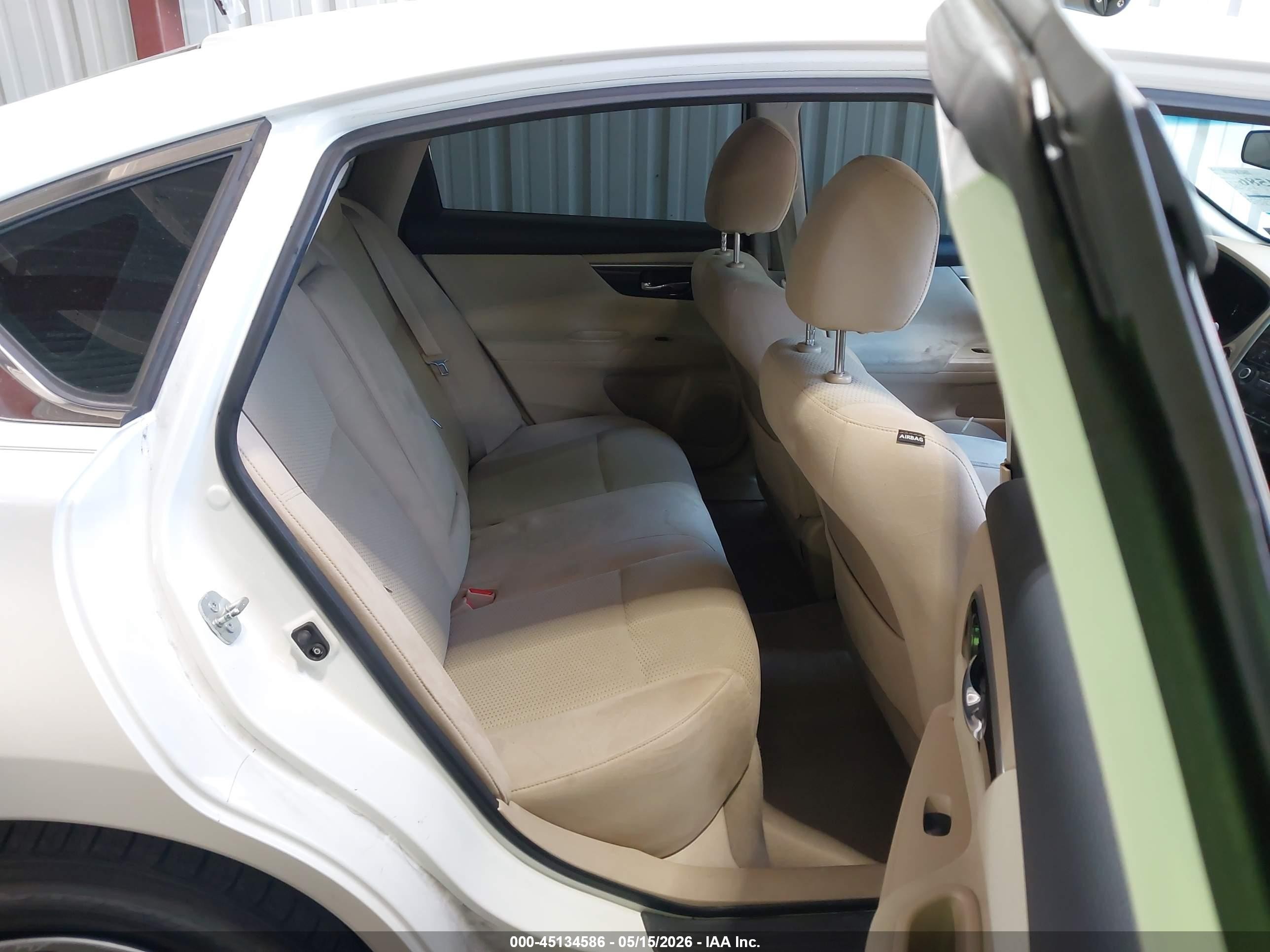 2014 Nissan Altima 2.5 S White vin: 1N4AL3AP7EC420777