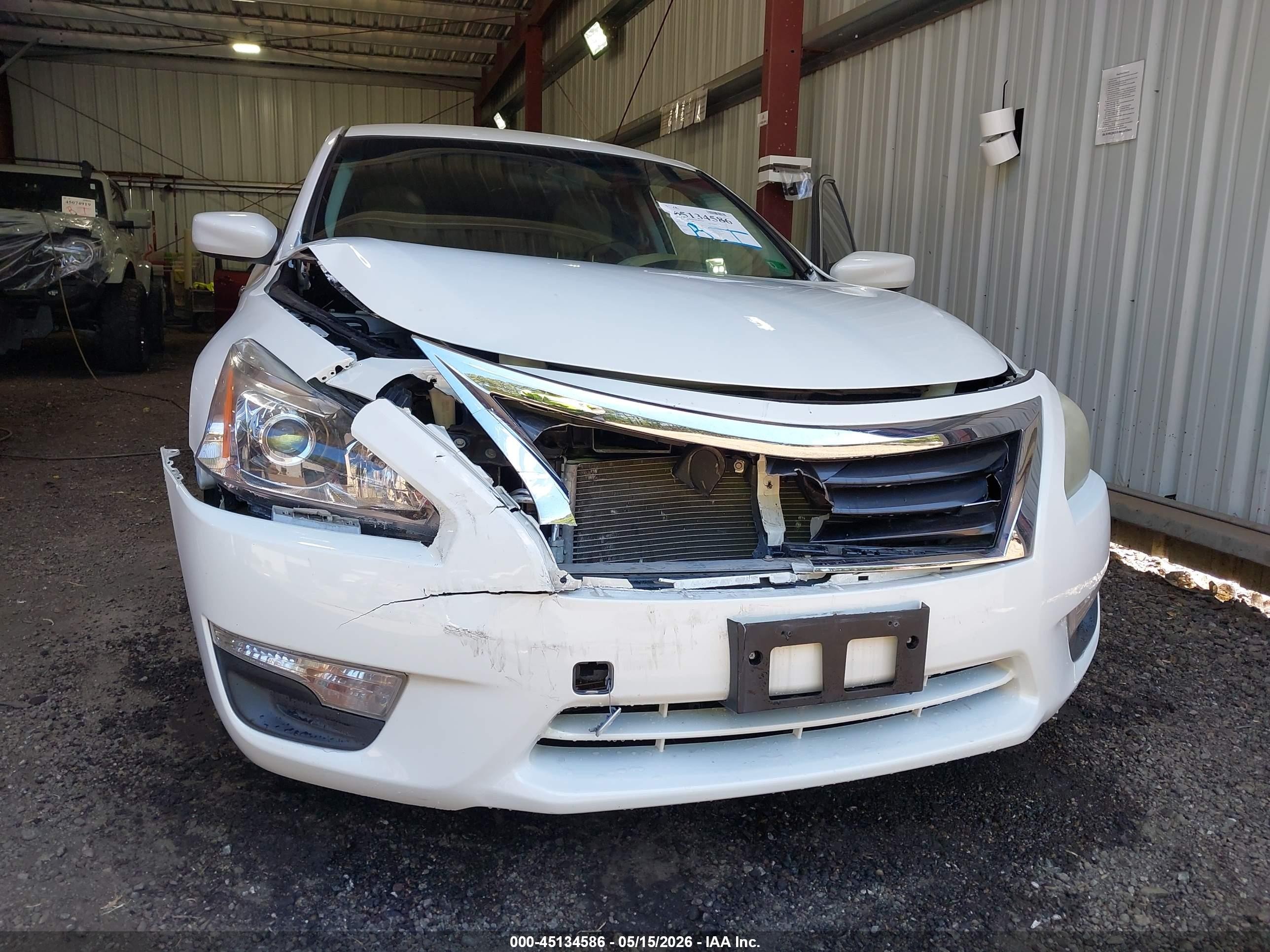 2014 Nissan Altima 2.5 S White vin: 1N4AL3AP7EC420777