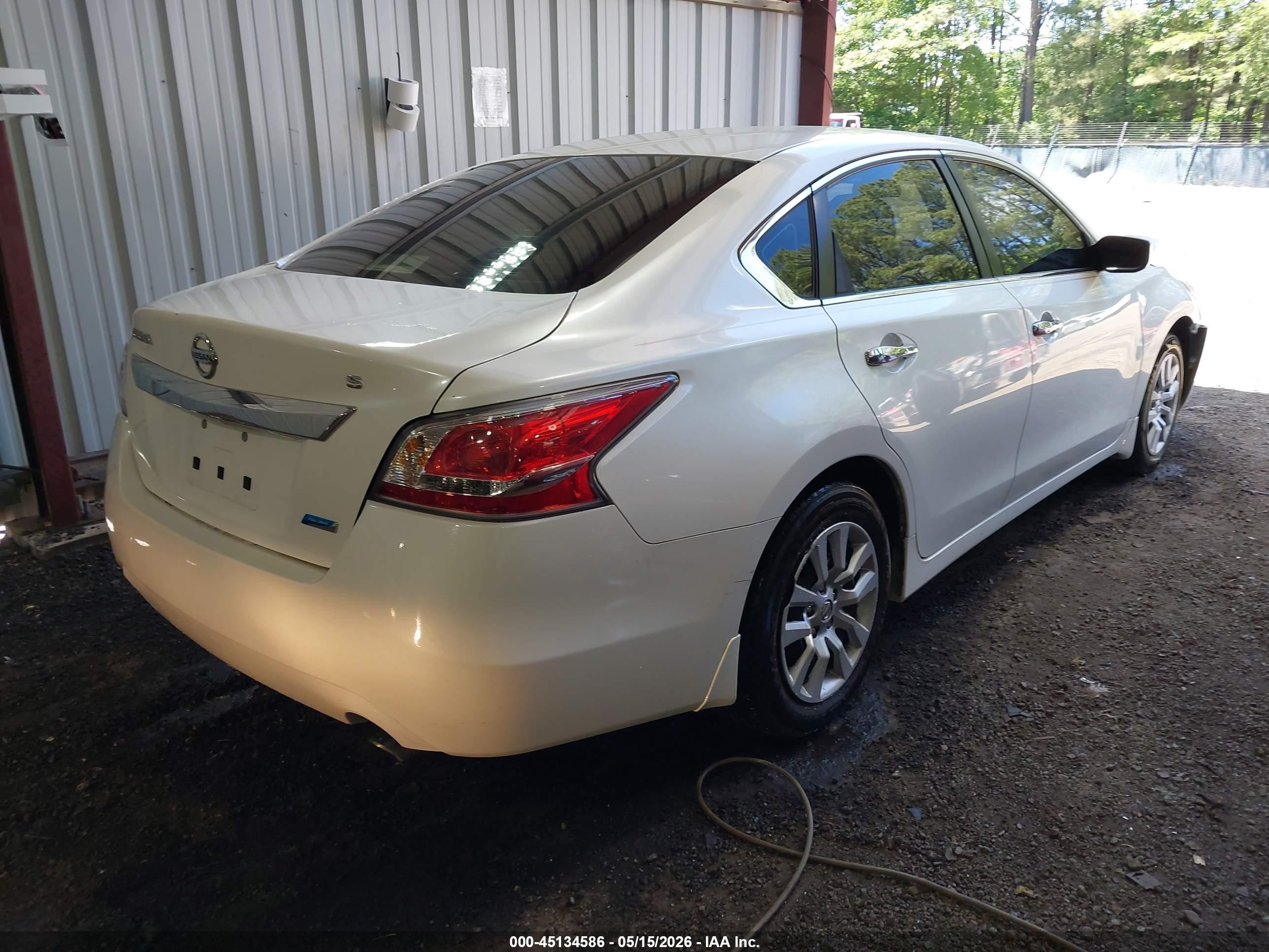 2014 Nissan Altima 2.5 S White vin: 1N4AL3AP7EC420777