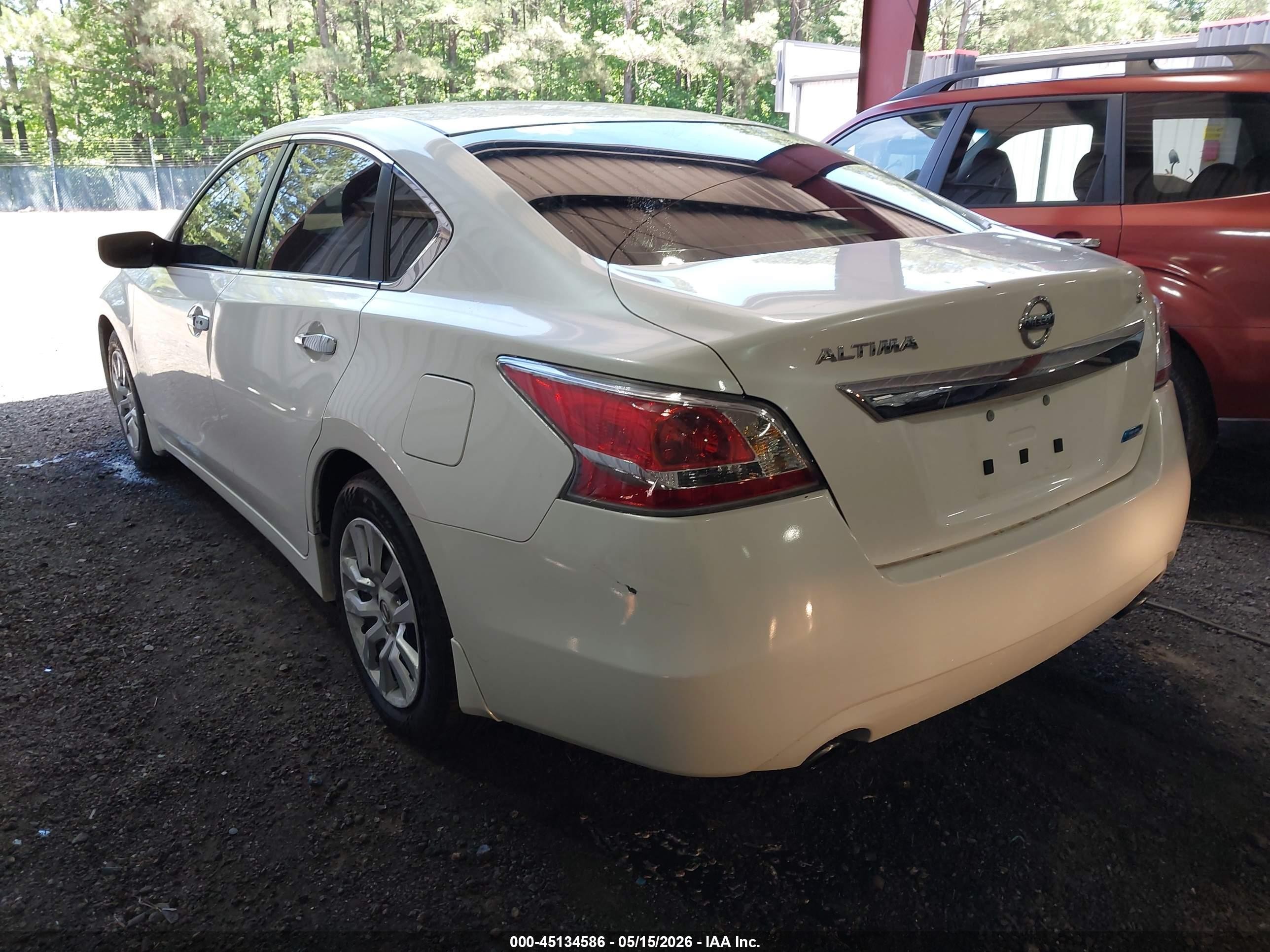 2014 Nissan Altima 2.5 S White vin: 1N4AL3AP7EC420777