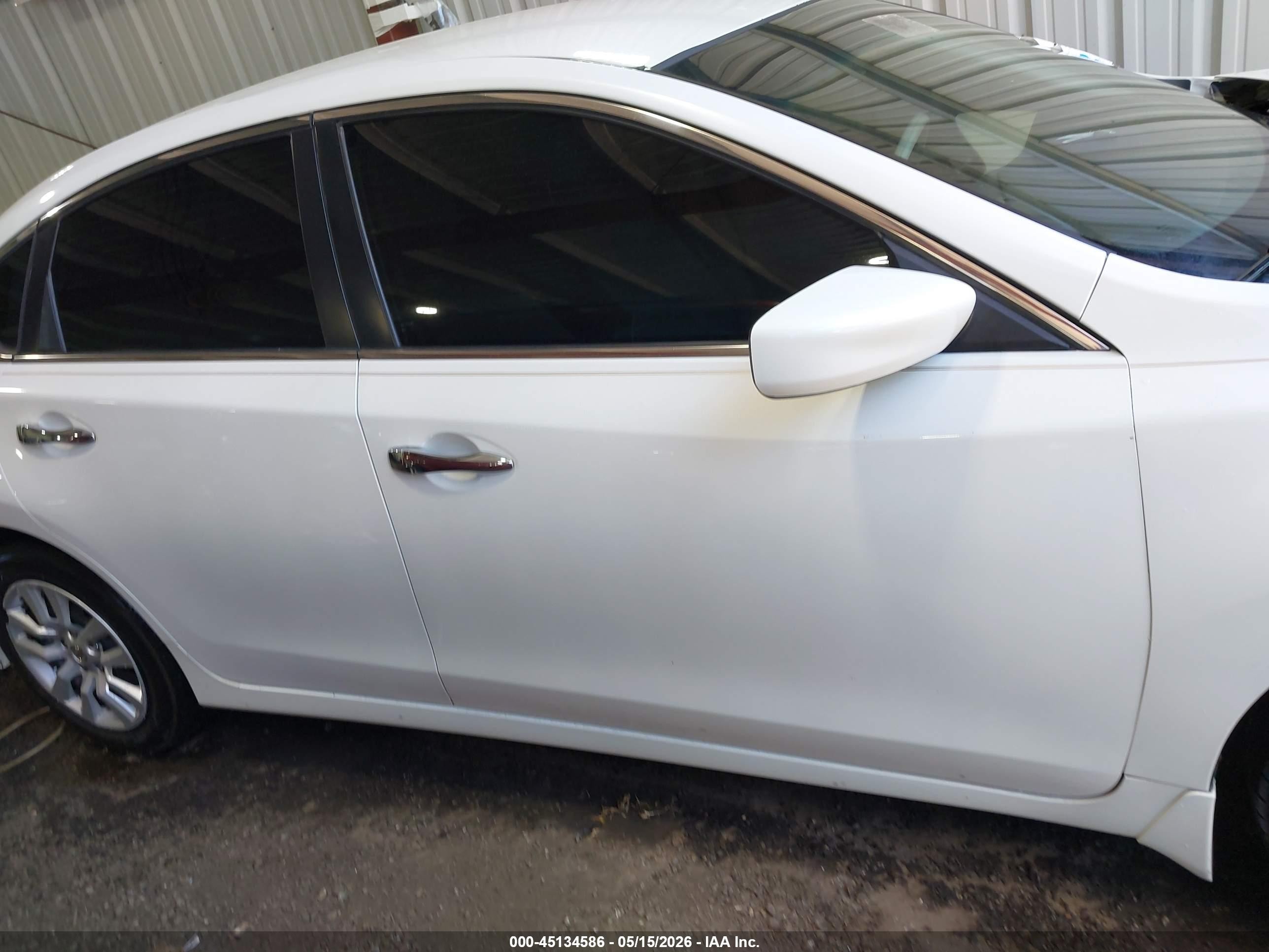 2014 Nissan Altima 2.5 S White vin: 1N4AL3AP7EC420777