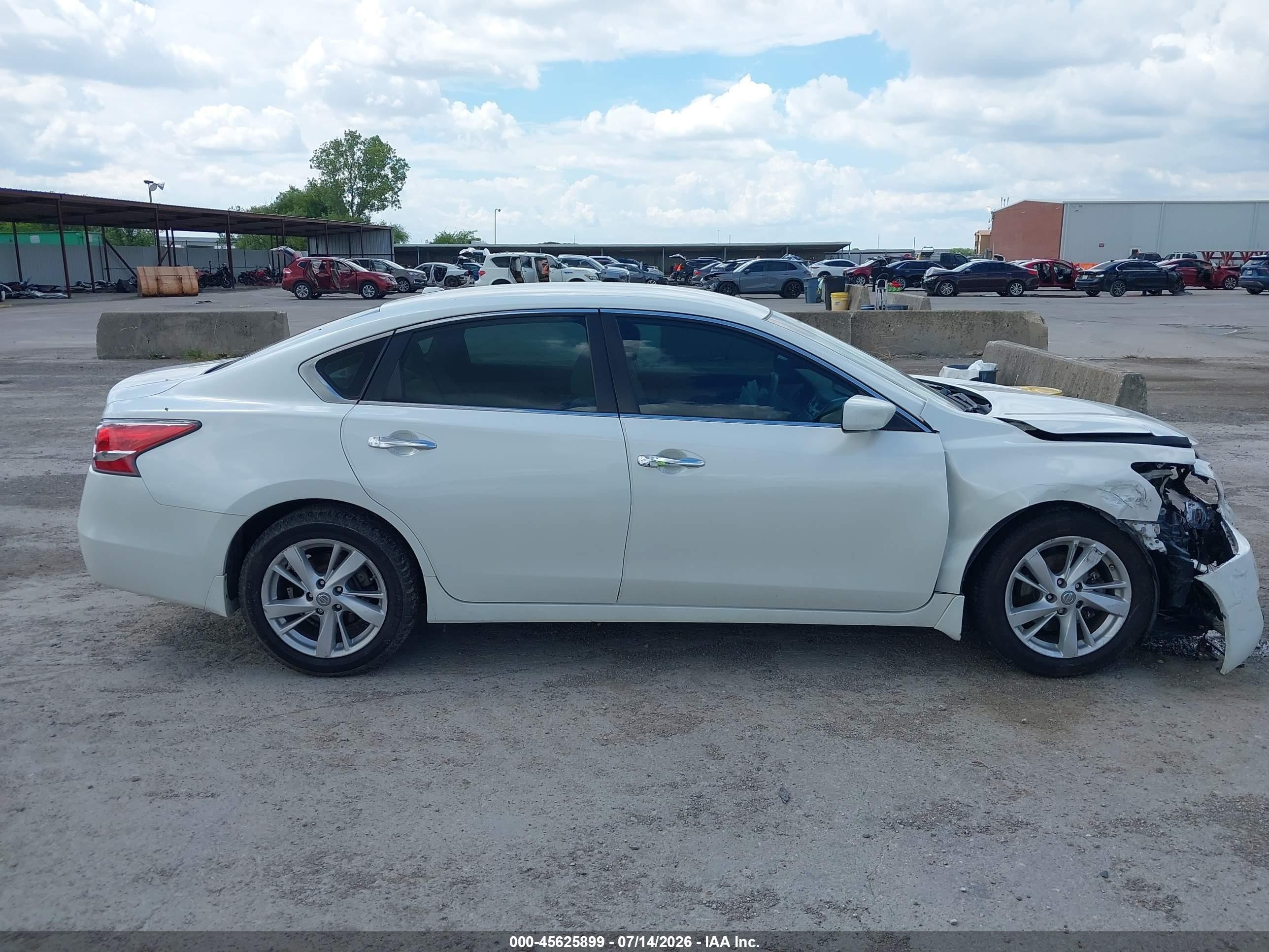 2014 Nissan Altima 2.5 Sv White vin: 1N4AL3AP7EC420827