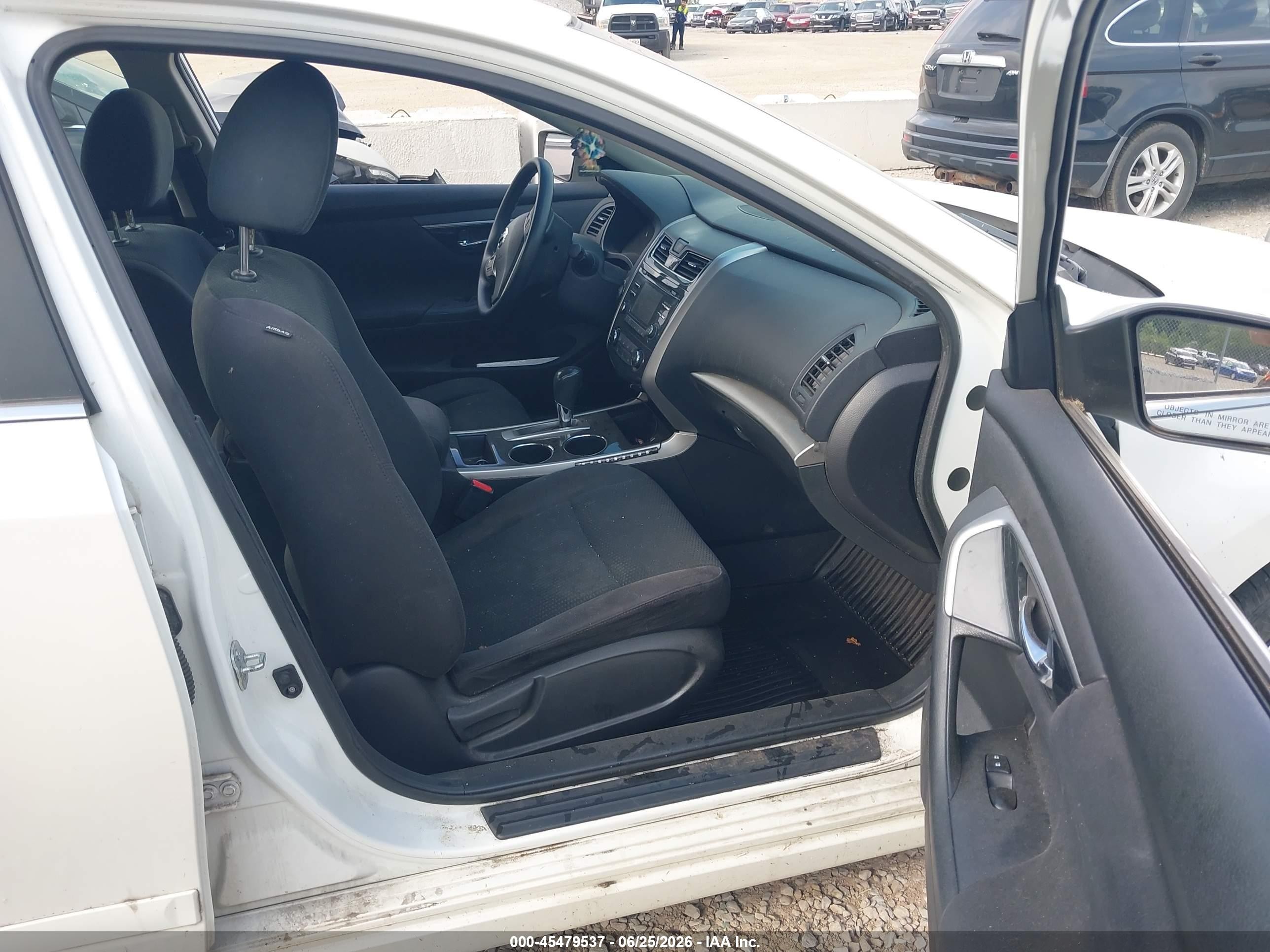 2014 Nissan Altima 2.5 S White vin: 1N4AL3AP7EC426594