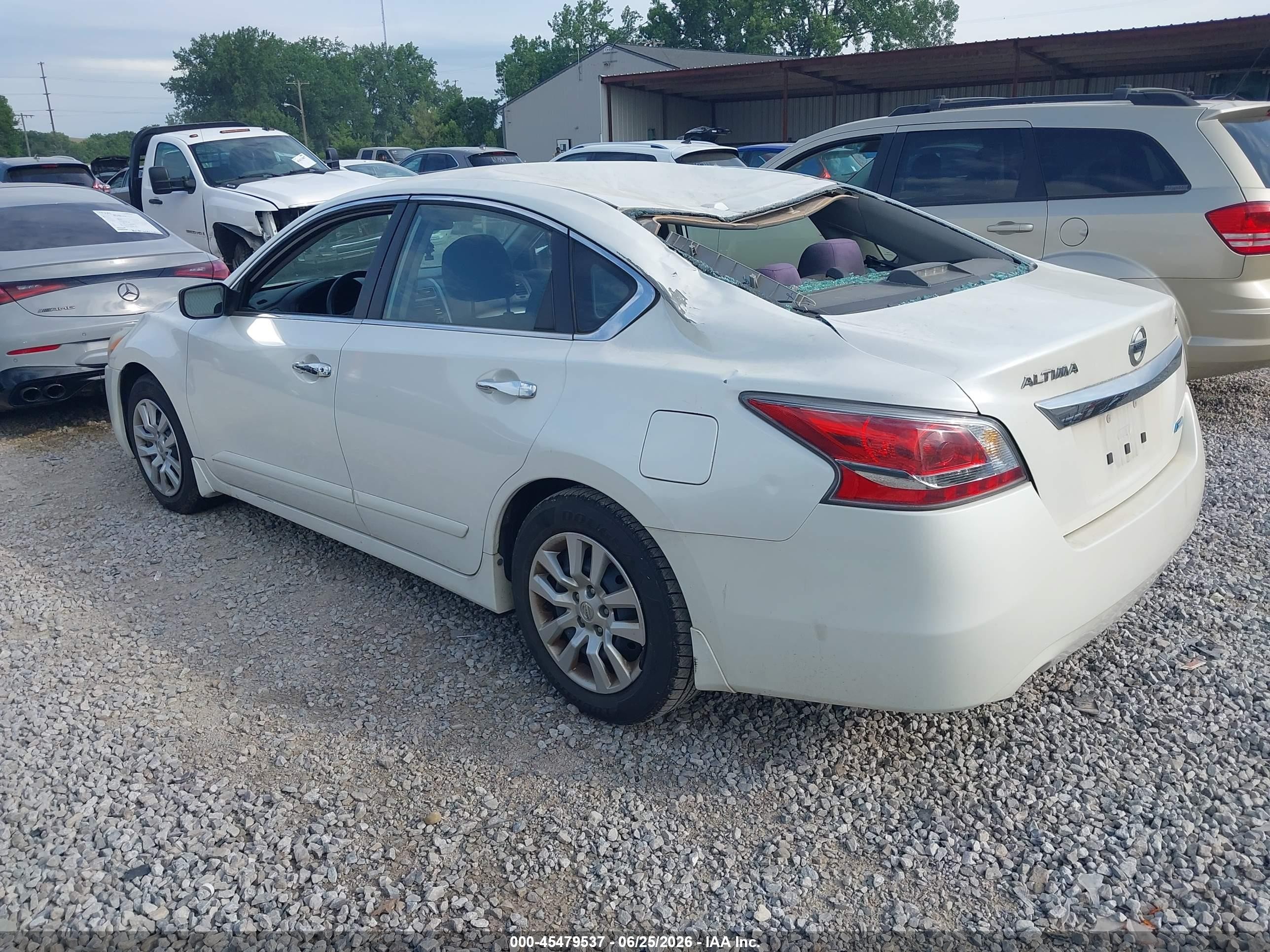 2014 Nissan Altima 2.5 S White vin: 1N4AL3AP7EC426594