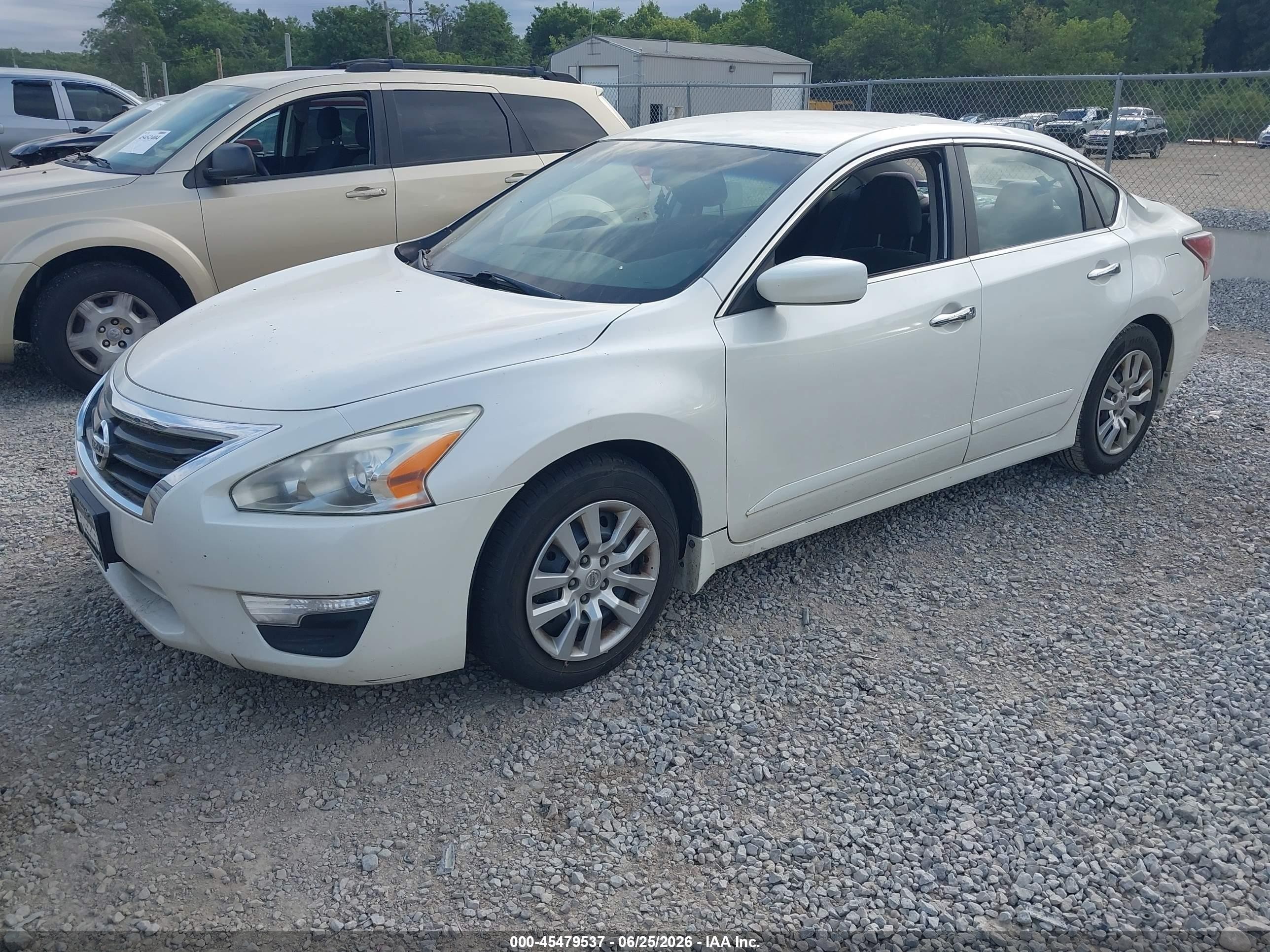 2014 Nissan Altima 2.5 S White vin: 1N4AL3AP7EC426594