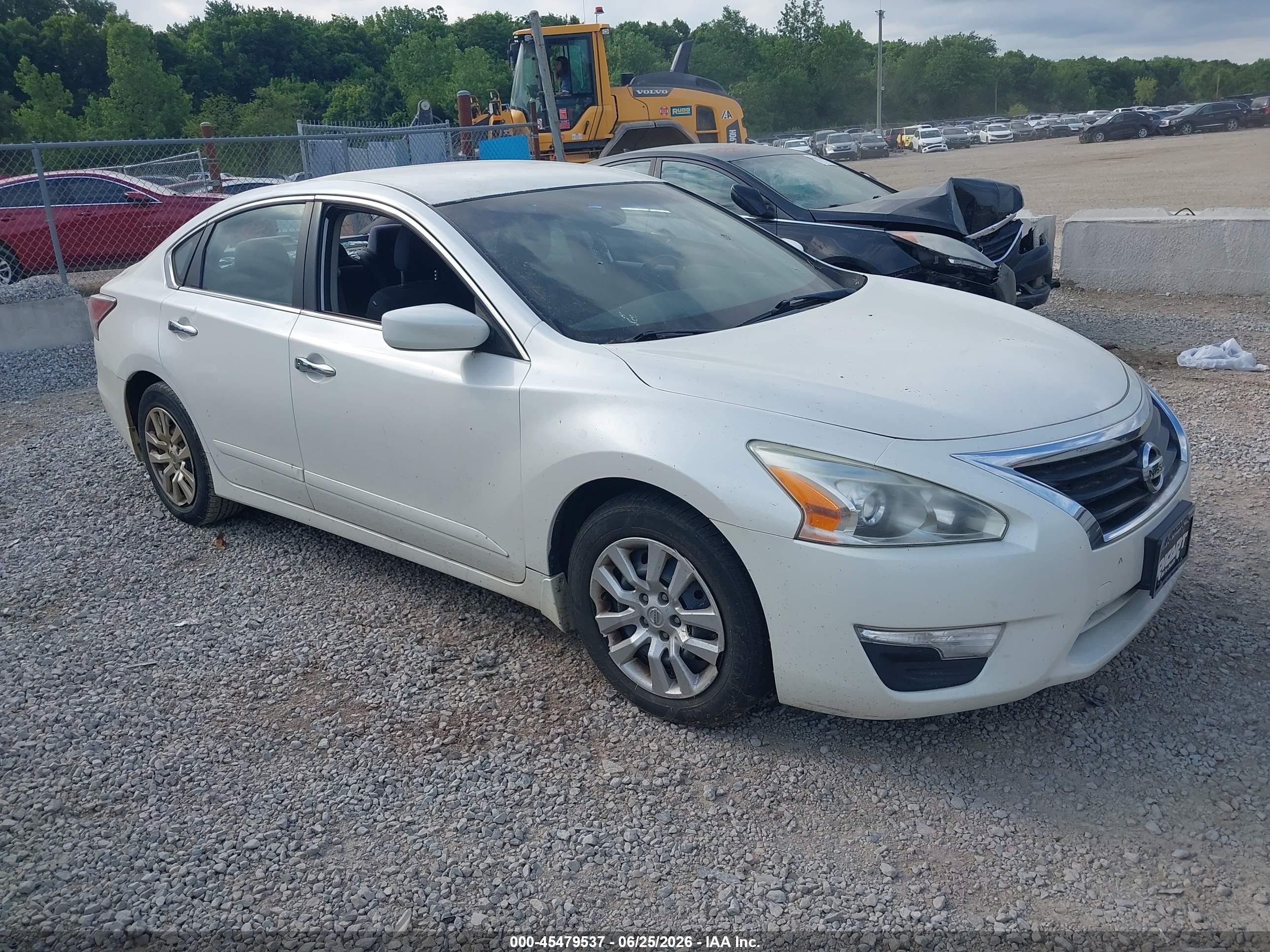 2014 Nissan Altima 2.5 S White vin: 1N4AL3AP7EC426594