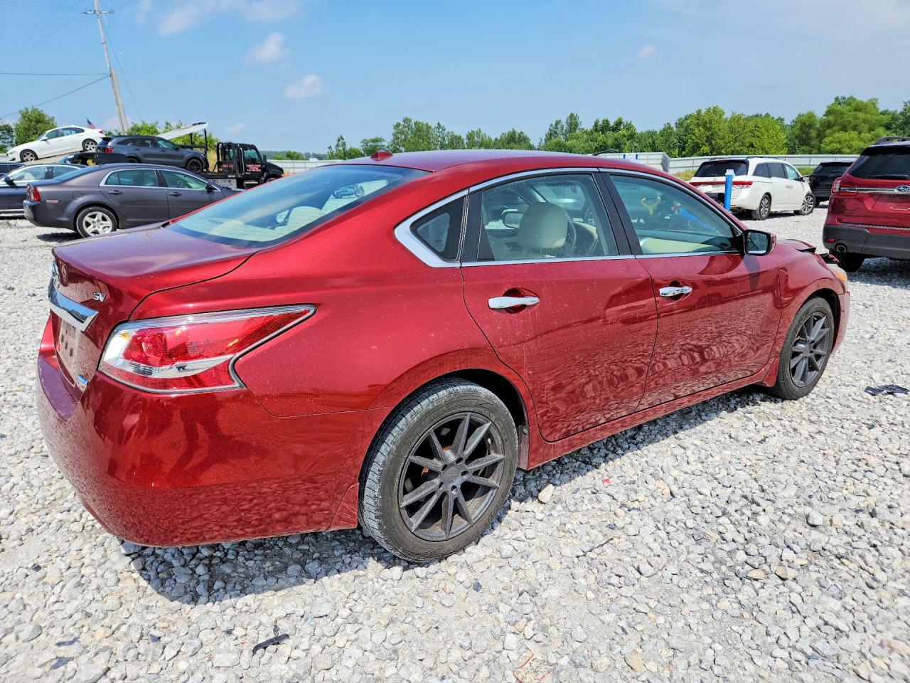 2014 Nissan Altima 2.5 Red vin: 1N4AL3AP7EN207574