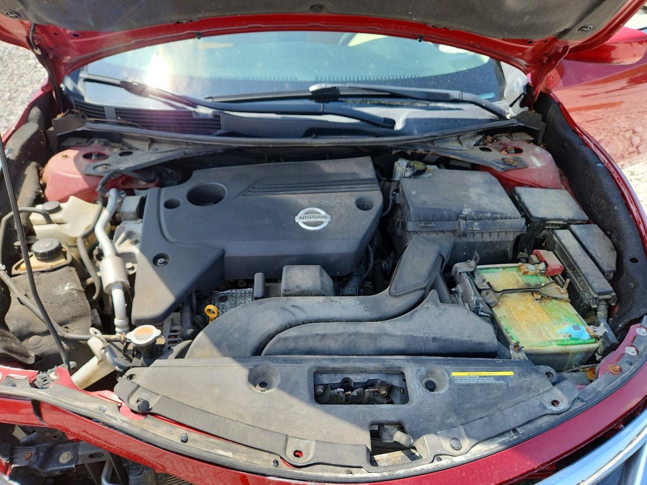2014 Nissan Altima 2.5 Red vin: 1N4AL3AP7EN207574