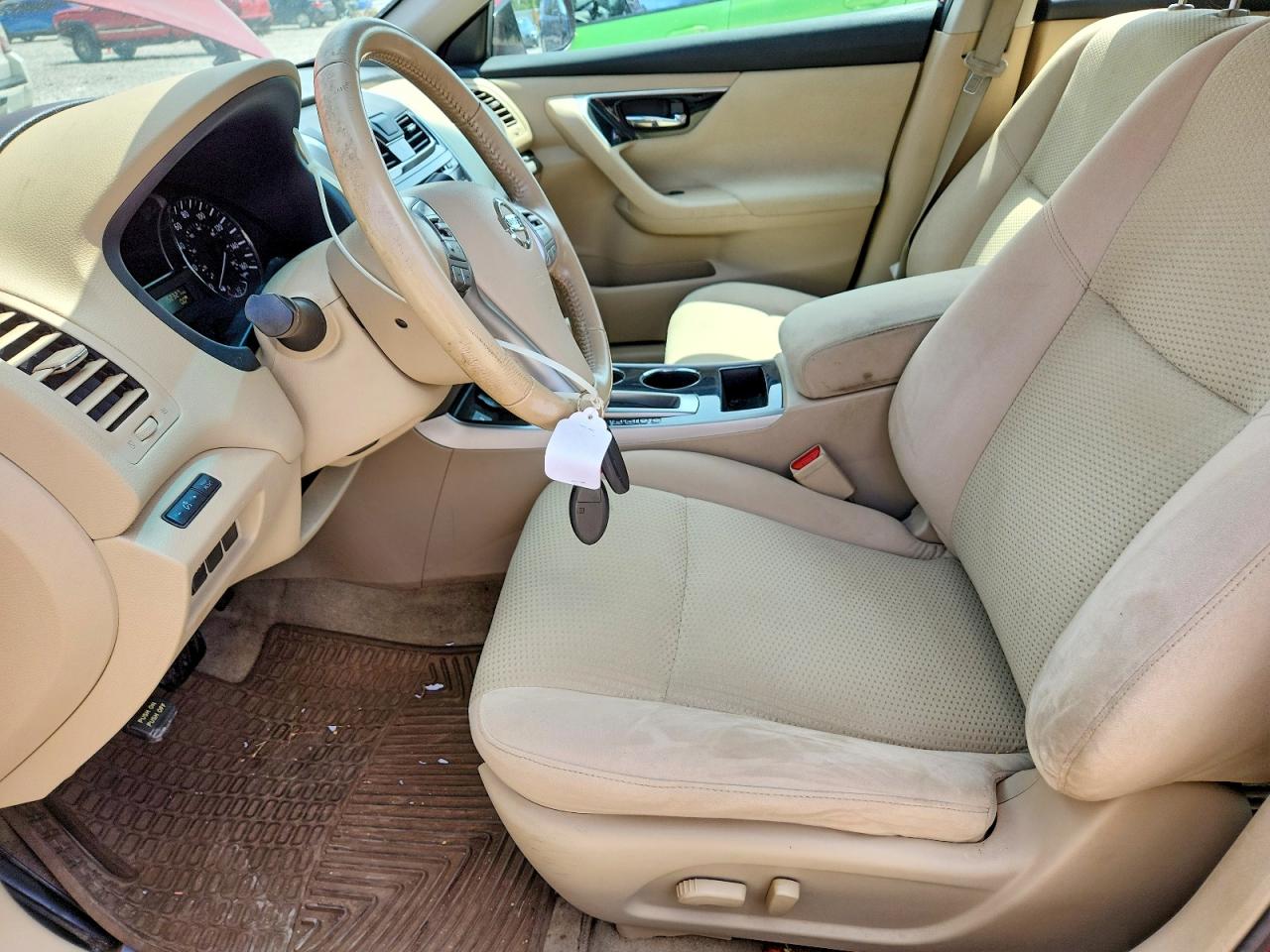 2014 Nissan Altima 2.5 Red vin: 1N4AL3AP7EN207574