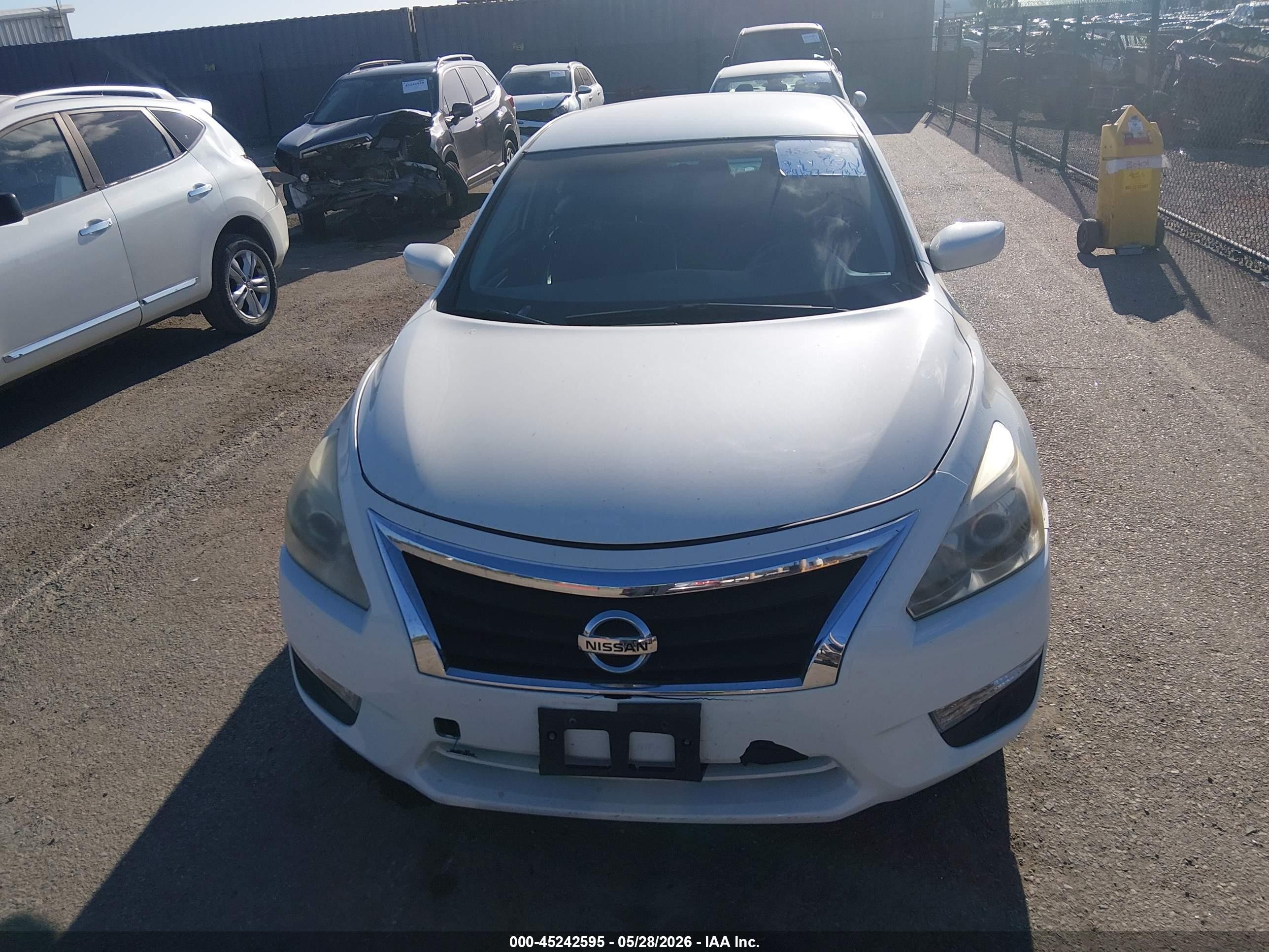 2014 Nissan Altima 2.5 S White vin: 1N4AL3AP7EN210345