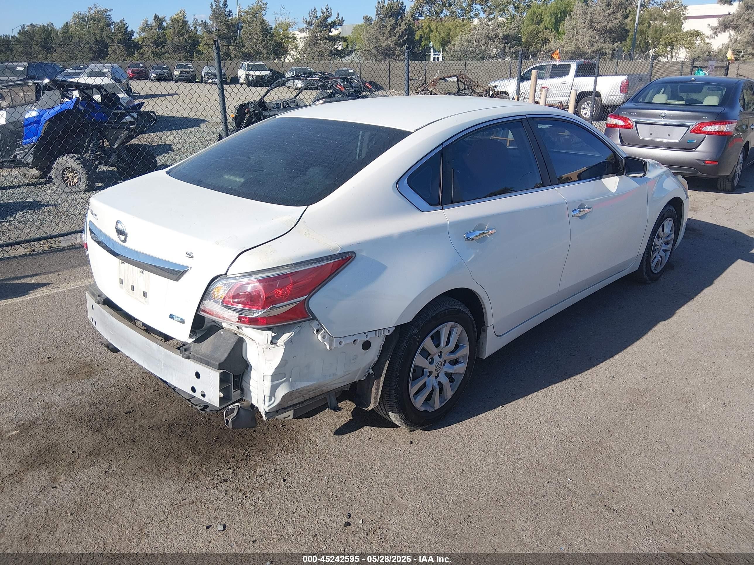2014 Nissan Altima 2.5 S White vin: 1N4AL3AP7EN210345