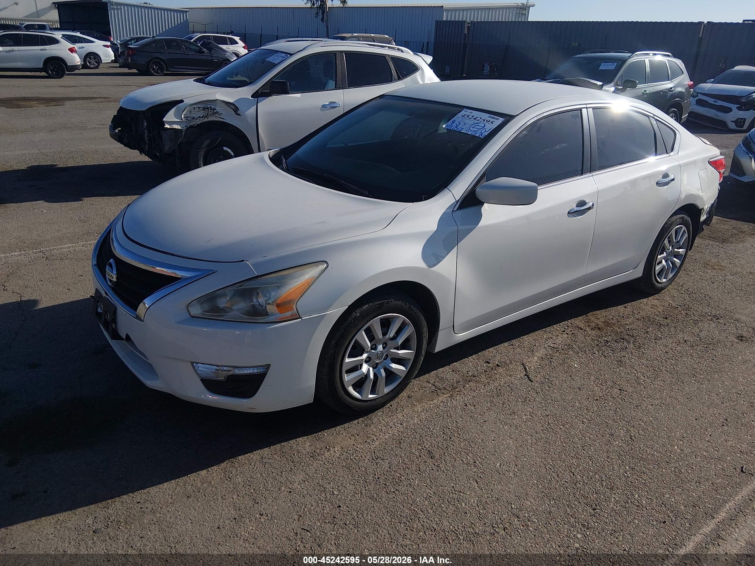 2014 Nissan Altima 2.5 S White vin: 1N4AL3AP7EN210345