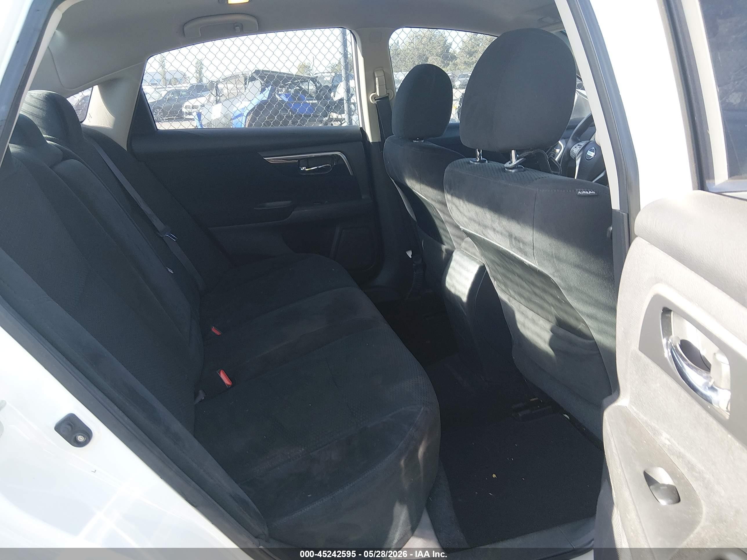 2014 Nissan Altima 2.5 S White vin: 1N4AL3AP7EN210345