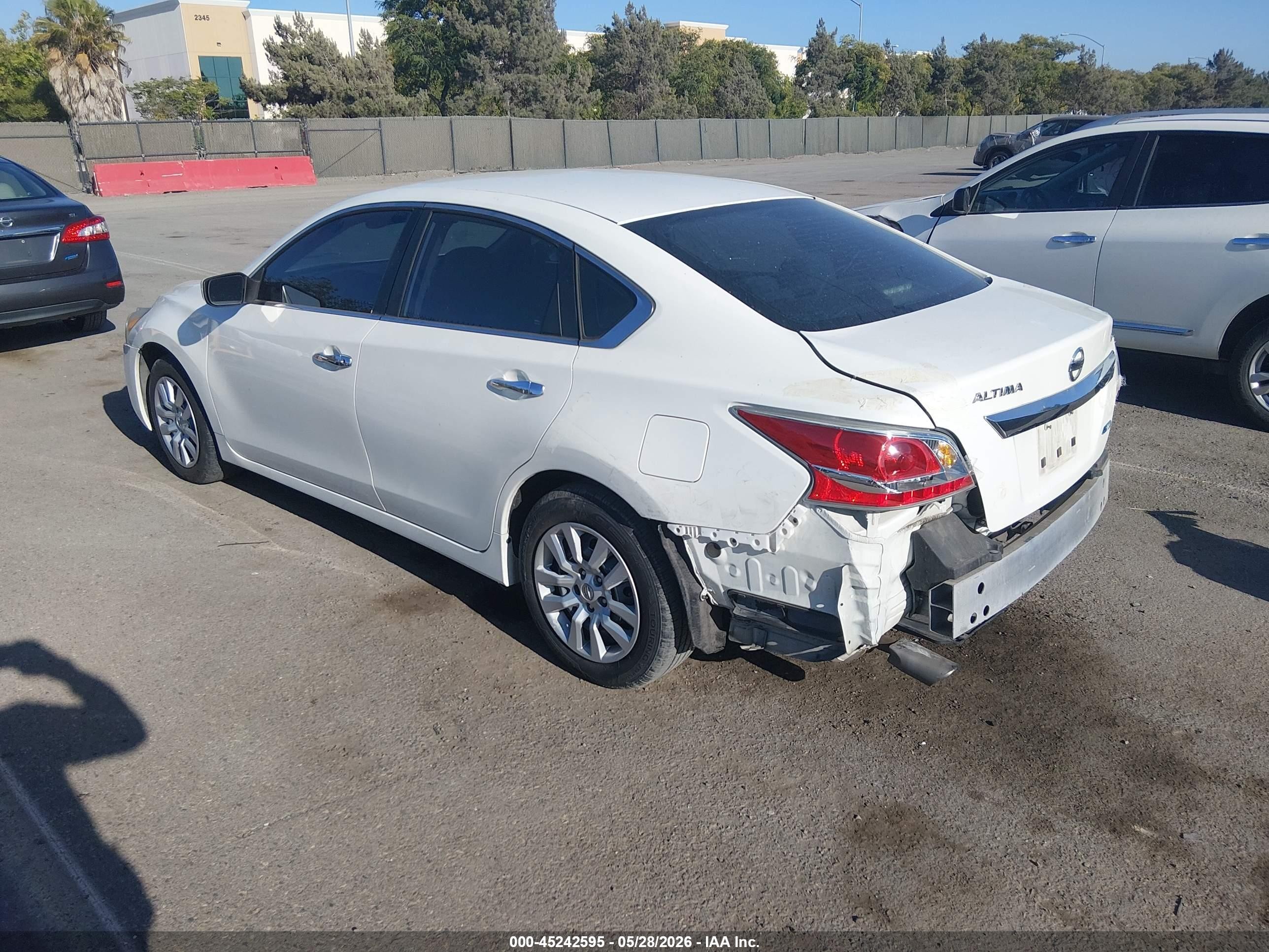 2014 Nissan Altima 2.5 S White vin: 1N4AL3AP7EN210345