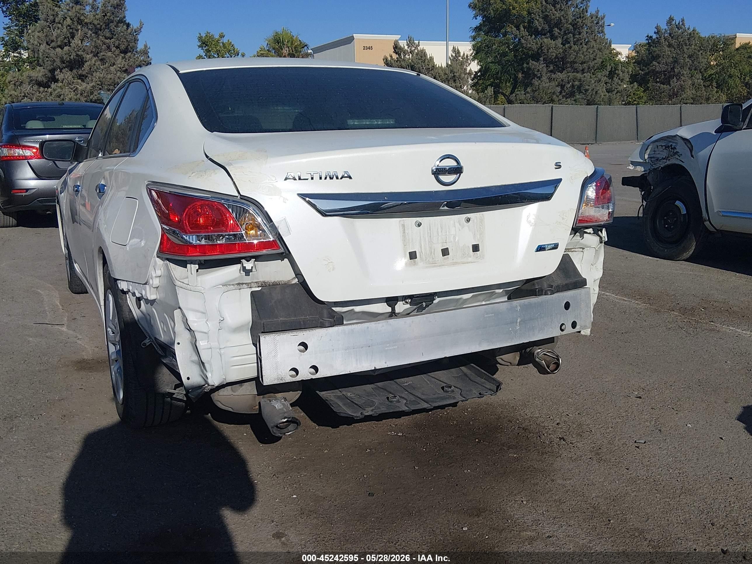 2014 Nissan Altima 2.5 S White vin: 1N4AL3AP7EN210345