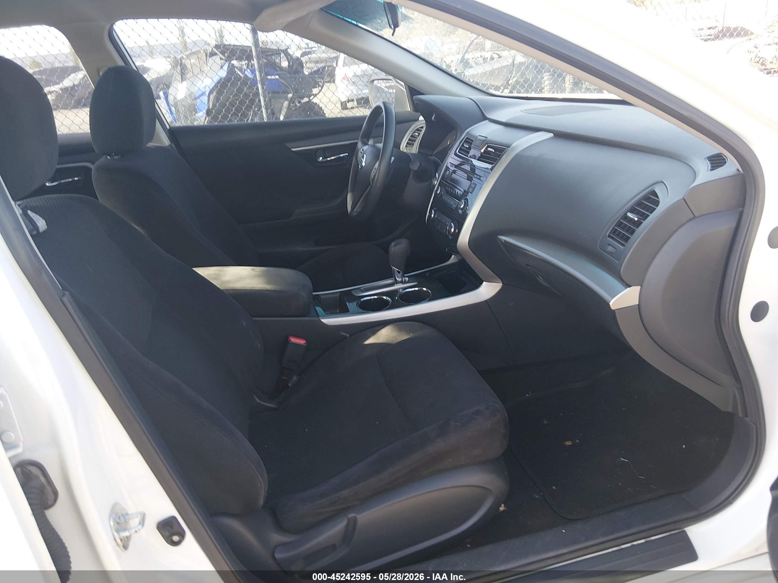 2014 Nissan Altima 2.5 S White vin: 1N4AL3AP7EN210345