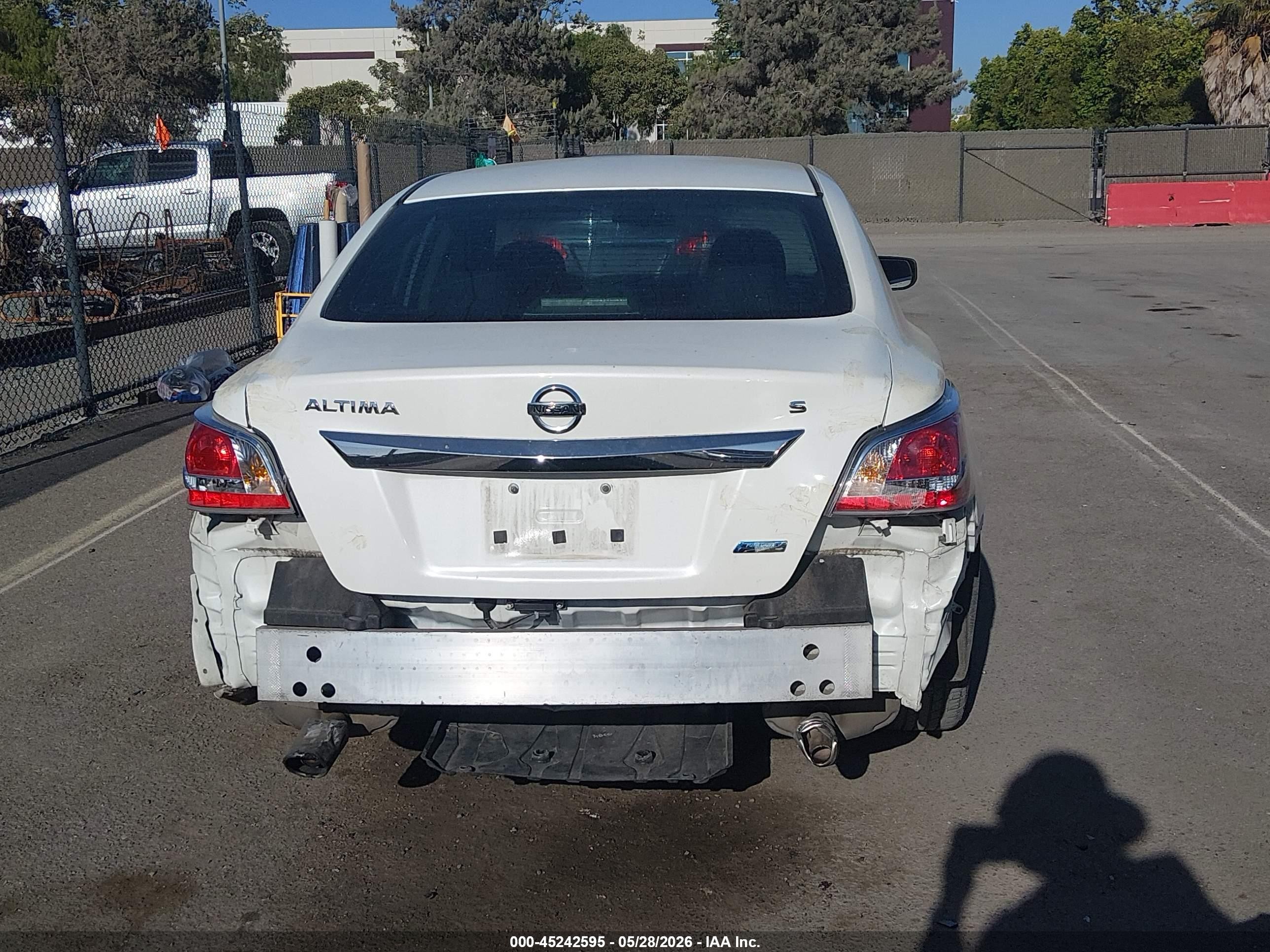 2014 Nissan Altima 2.5 S White vin: 1N4AL3AP7EN210345