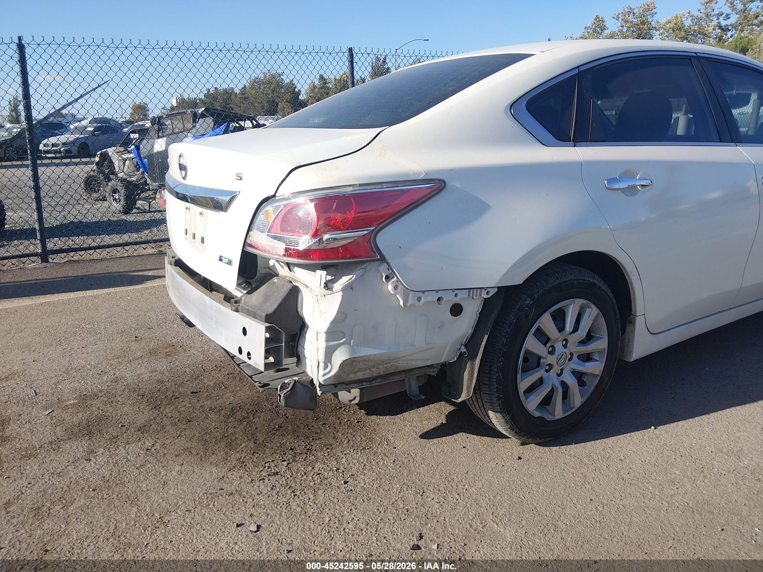 2014 Nissan Altima 2.5 S White vin: 1N4AL3AP7EN210345