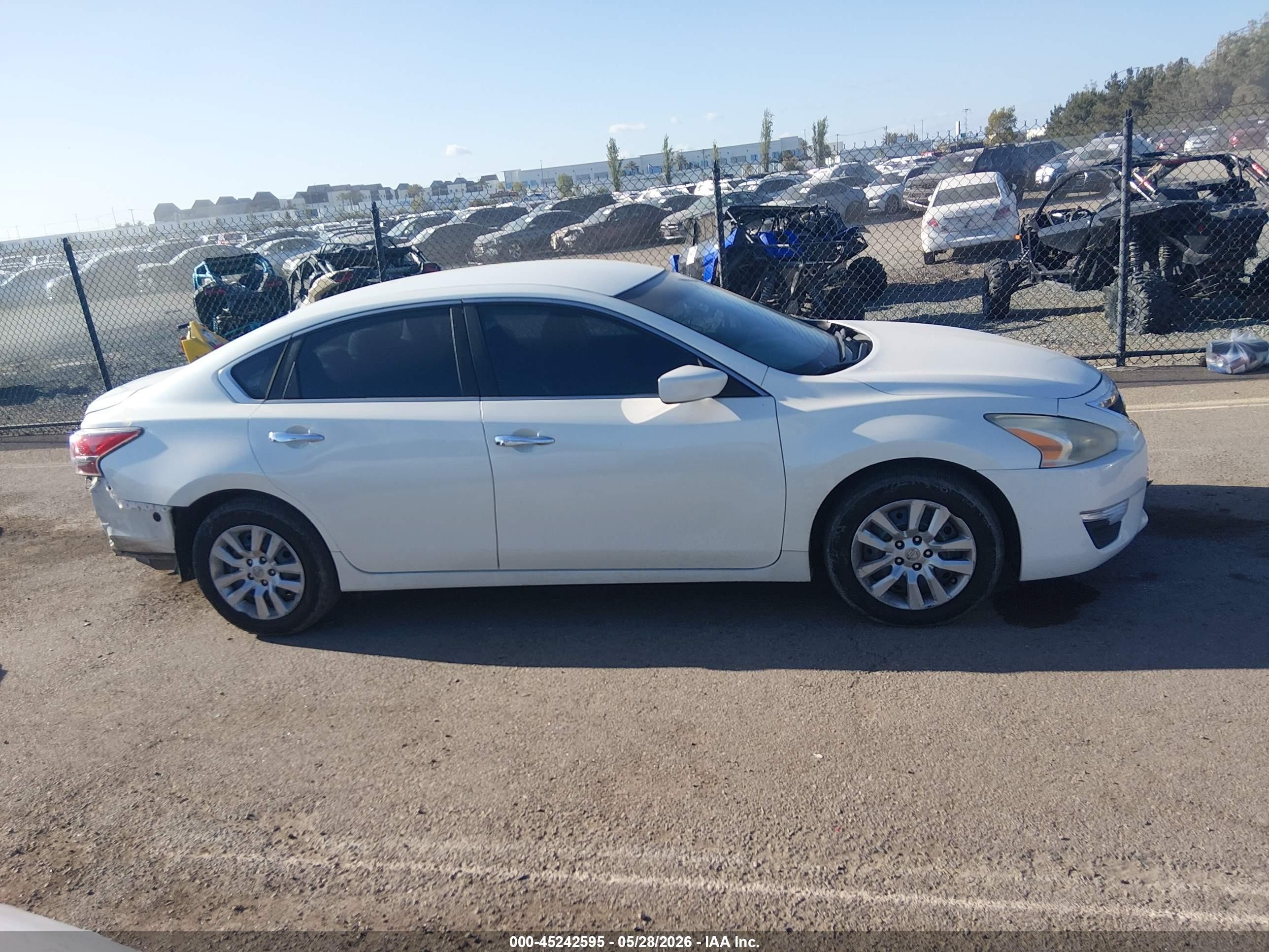 2014 Nissan Altima 2.5 S White vin: 1N4AL3AP7EN210345
