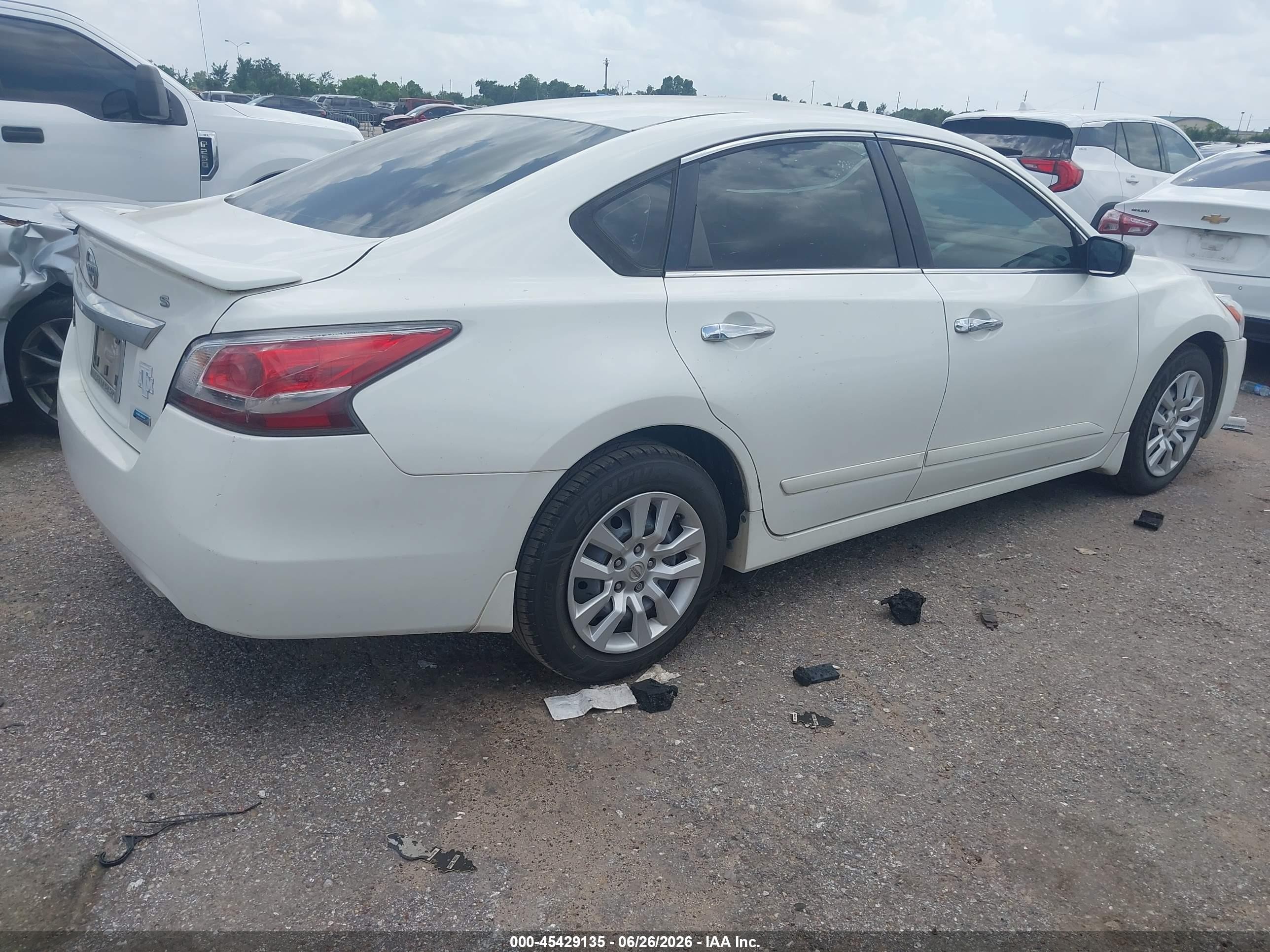 2014 Nissan Altima 2.5 S White vin: 1N4AL3AP7EN217361